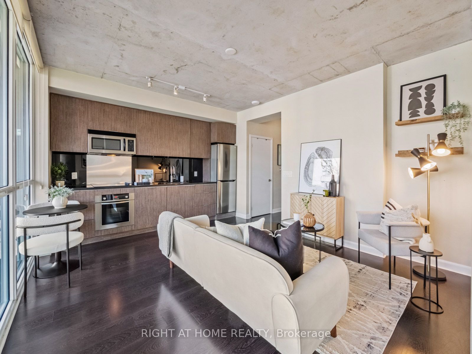 478 W King St 815