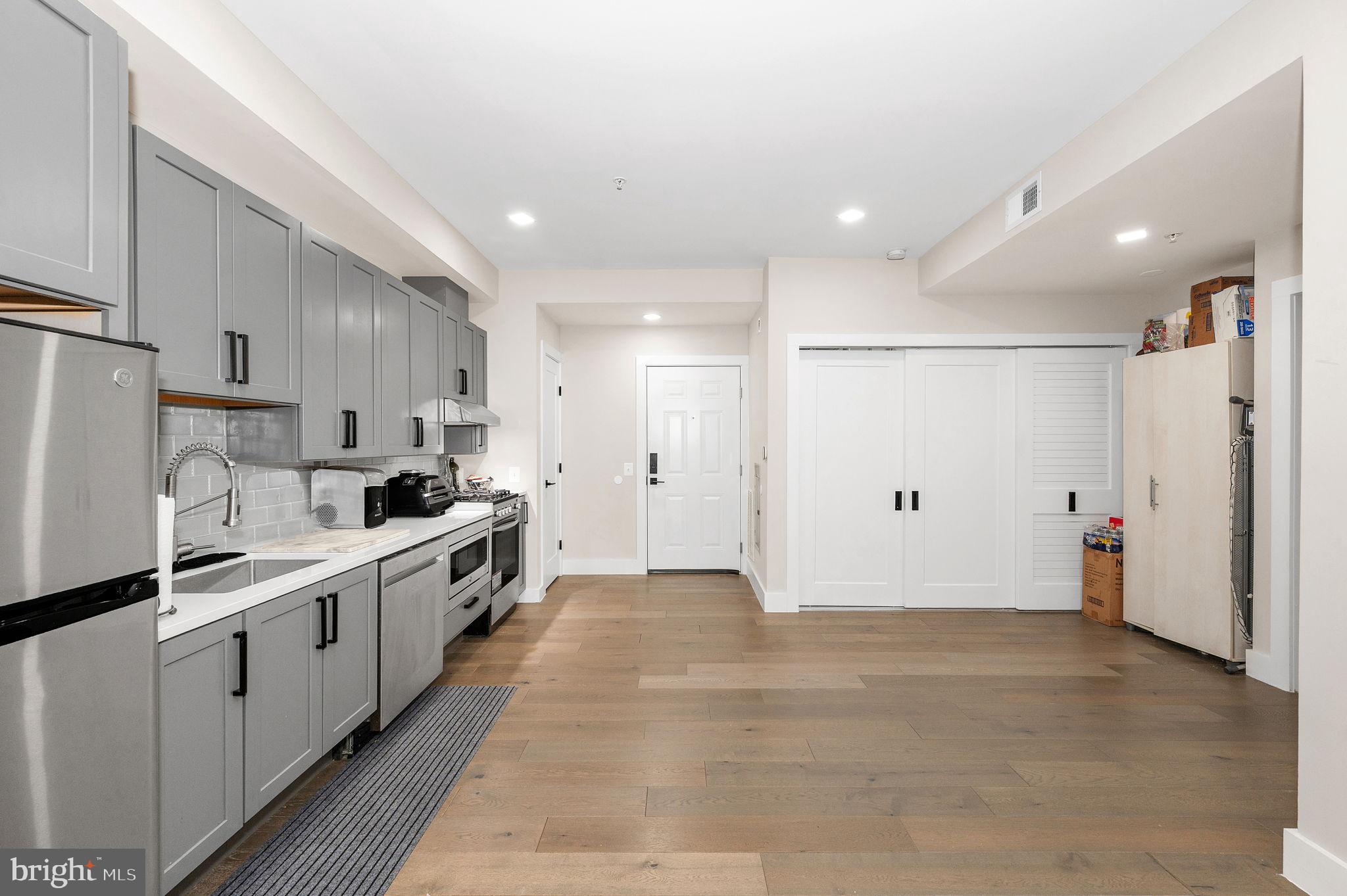 Central picture of website