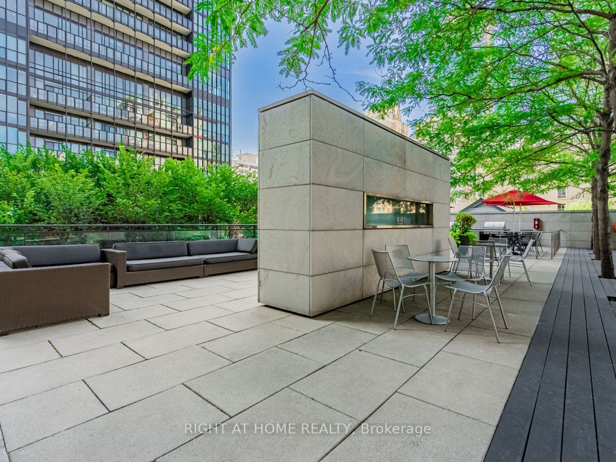 110 E Charles St 1508