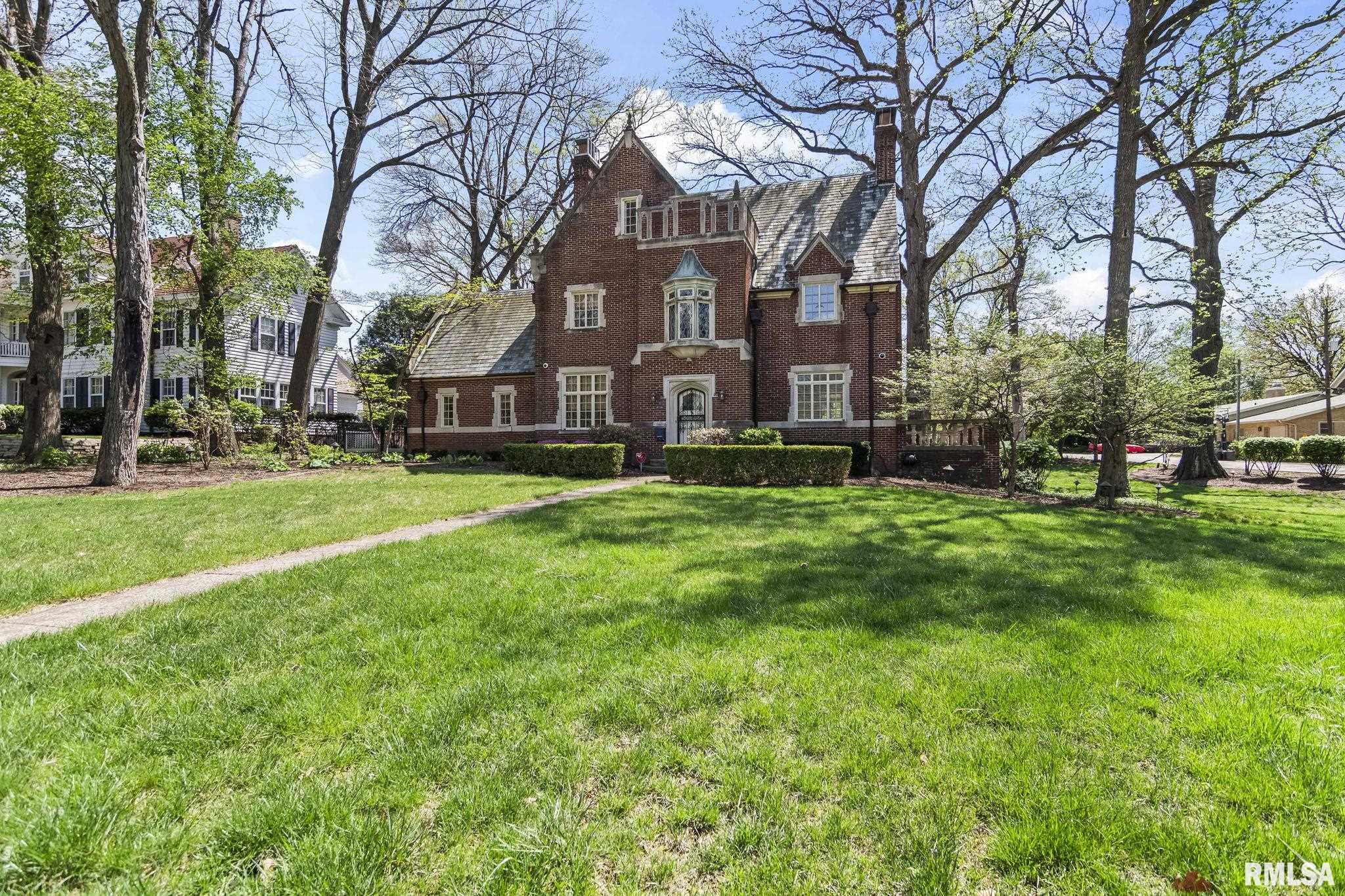 1050 Williams Boulevard, Springfield, Illinois — listed at $925,000