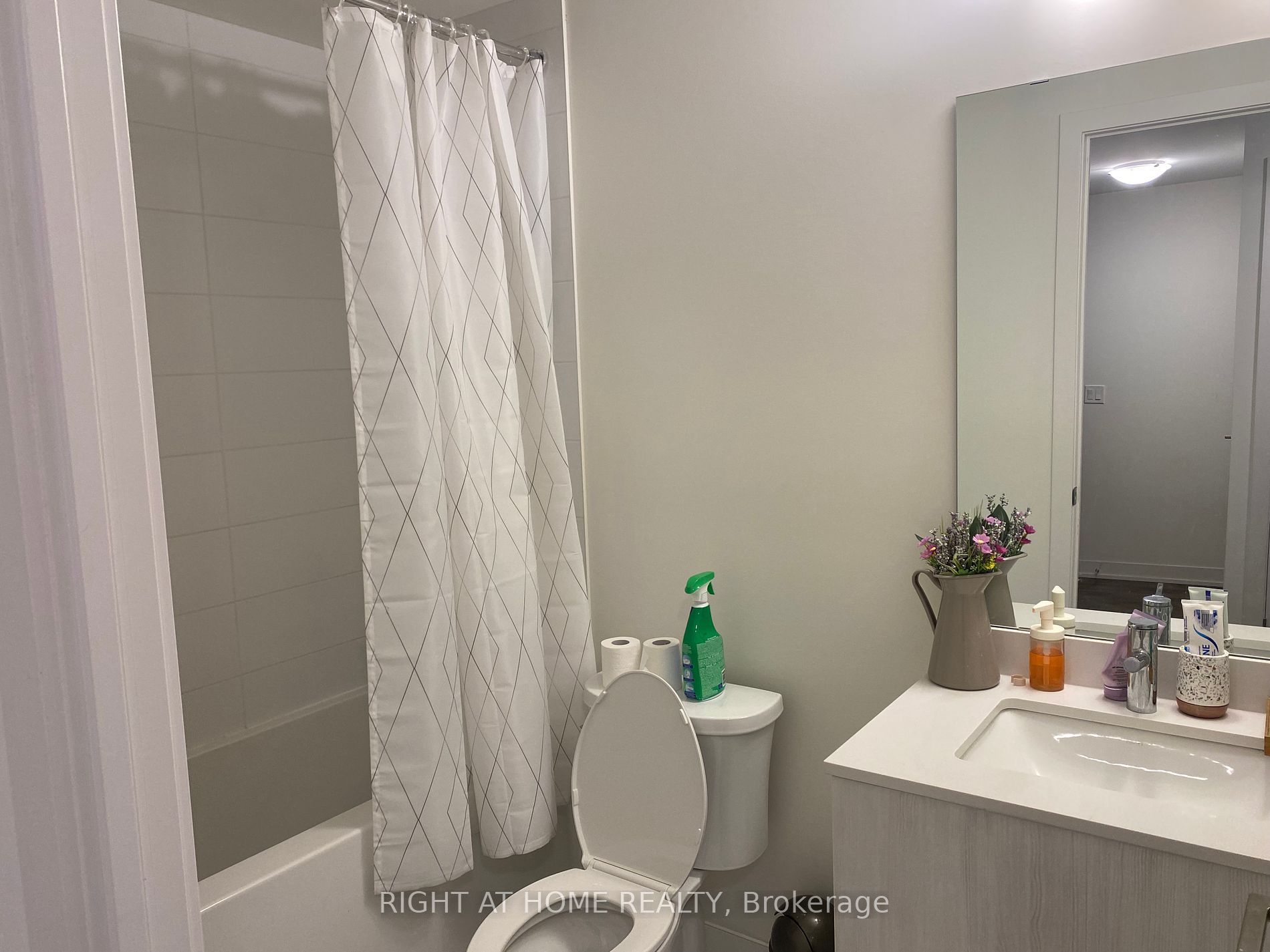 10 David Eyer Rd 1206