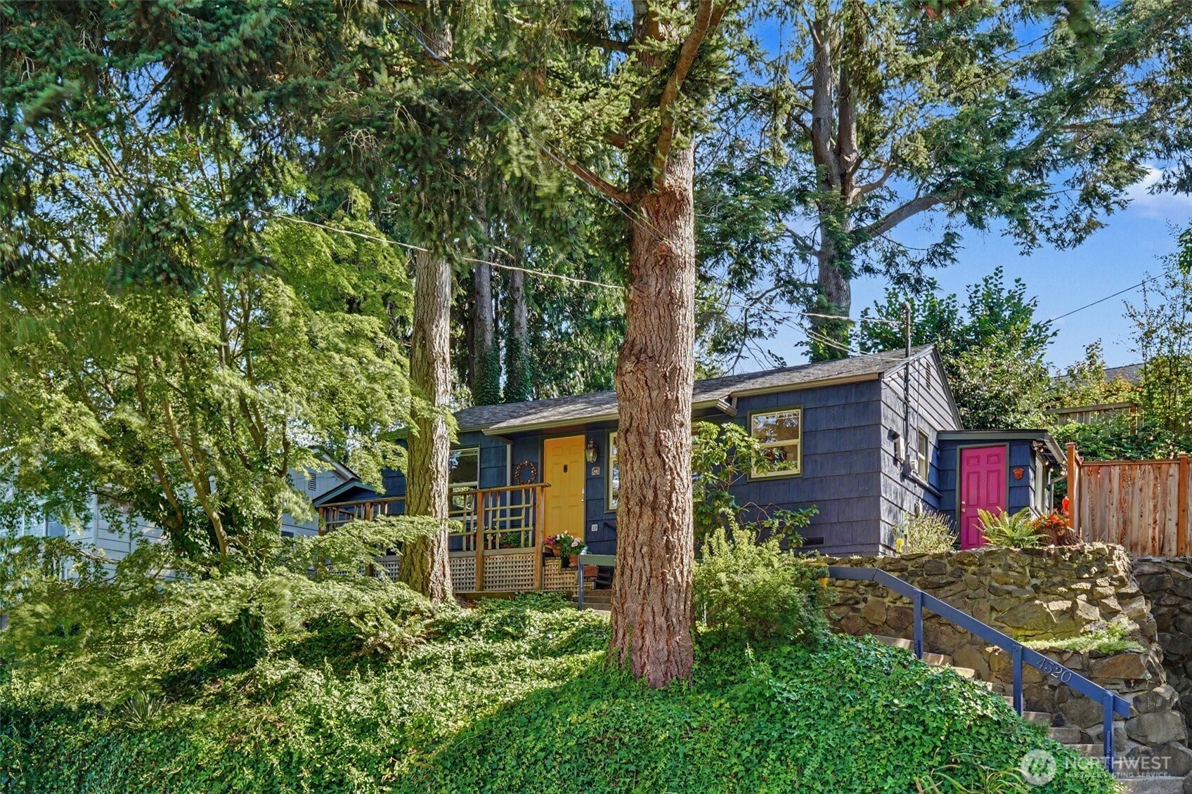 Mega cute home in the heart of the highly coveted Magnolia neighborhood, perfect for a professional or, to make additions/tear it down and build your Magnolia complex empire.     Click the Virtual Tour link to view the 3D walkthrough. Discounted rate options and no lender fee future refinancing may be available for qualified buyers of this home.