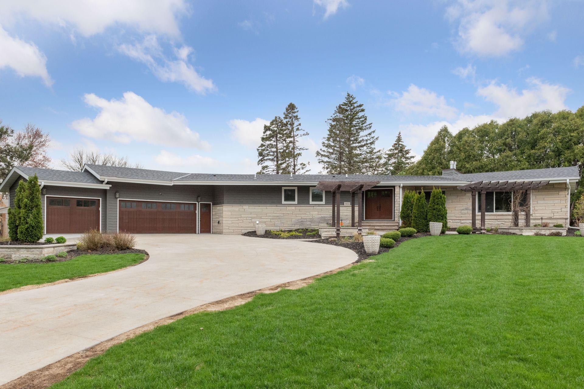 5432 Highwood Drive W