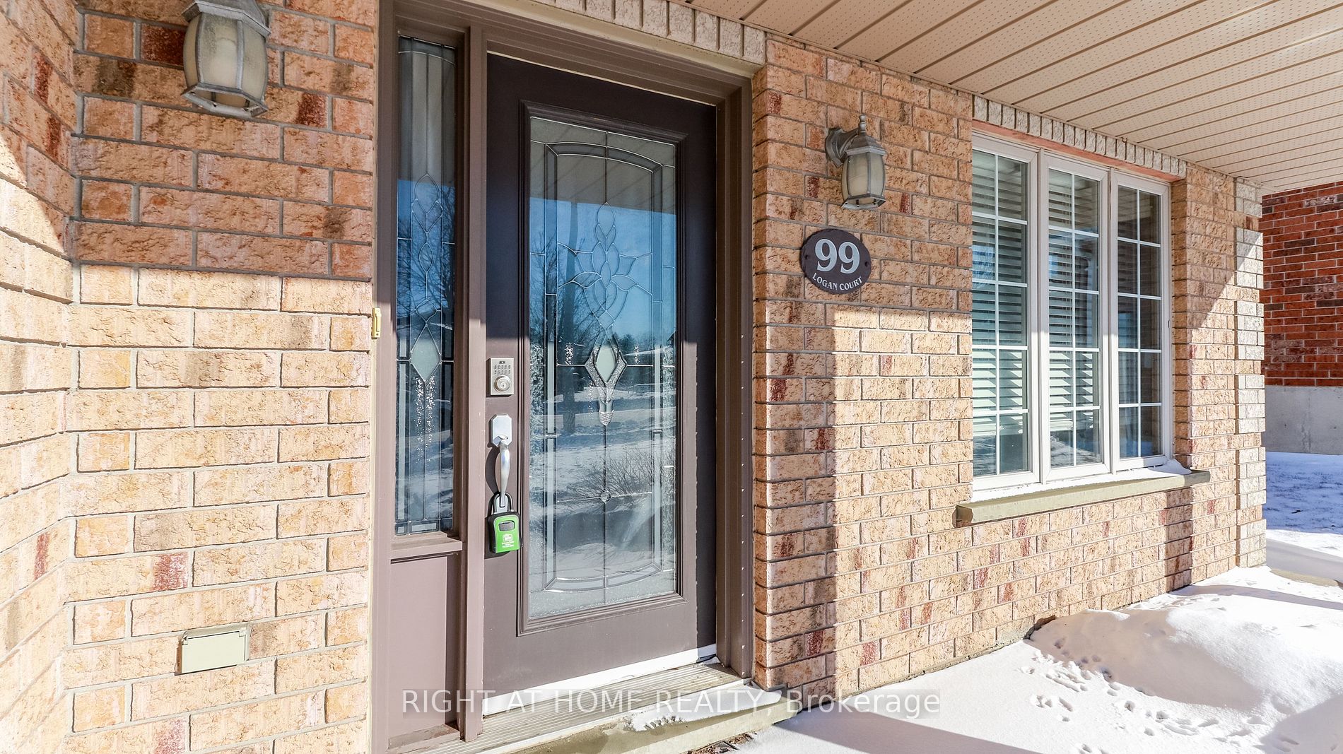 99 Logan Crt