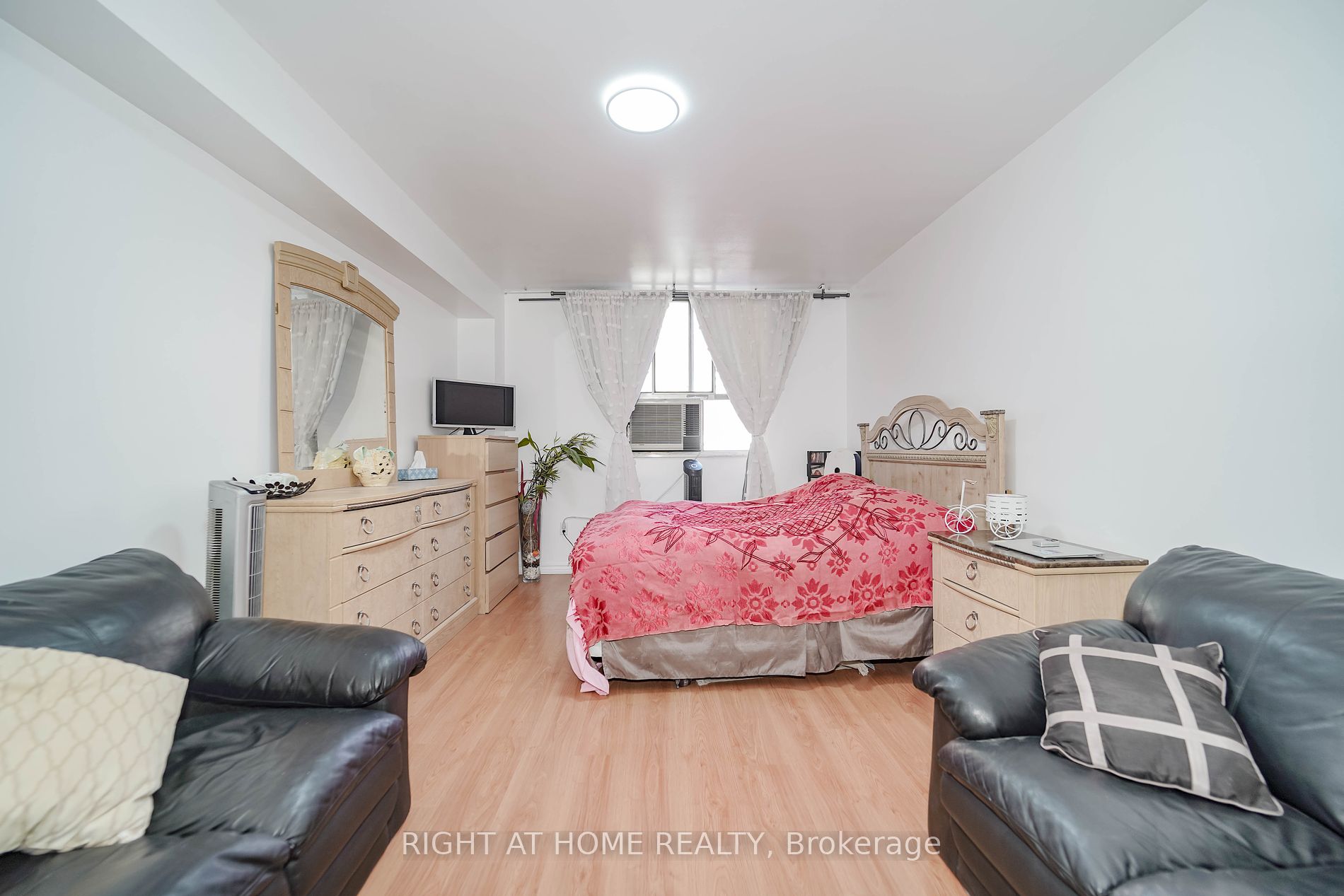 10 Crescent Town Rd 303