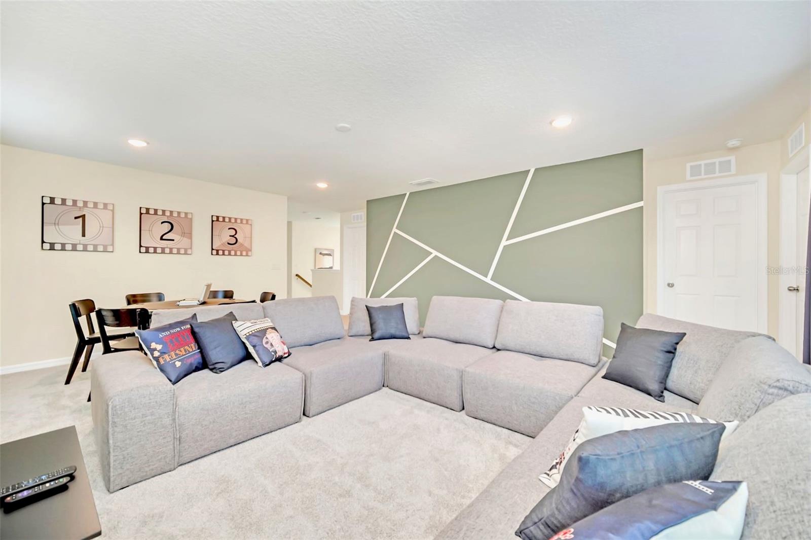 1959 Tropical Palms Circle