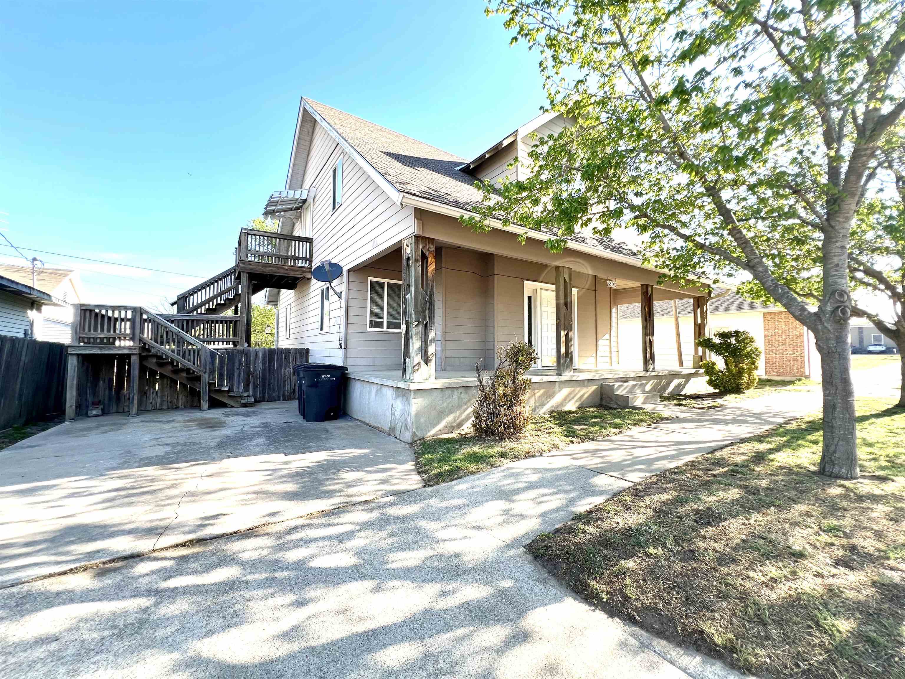 210 W Chestnut