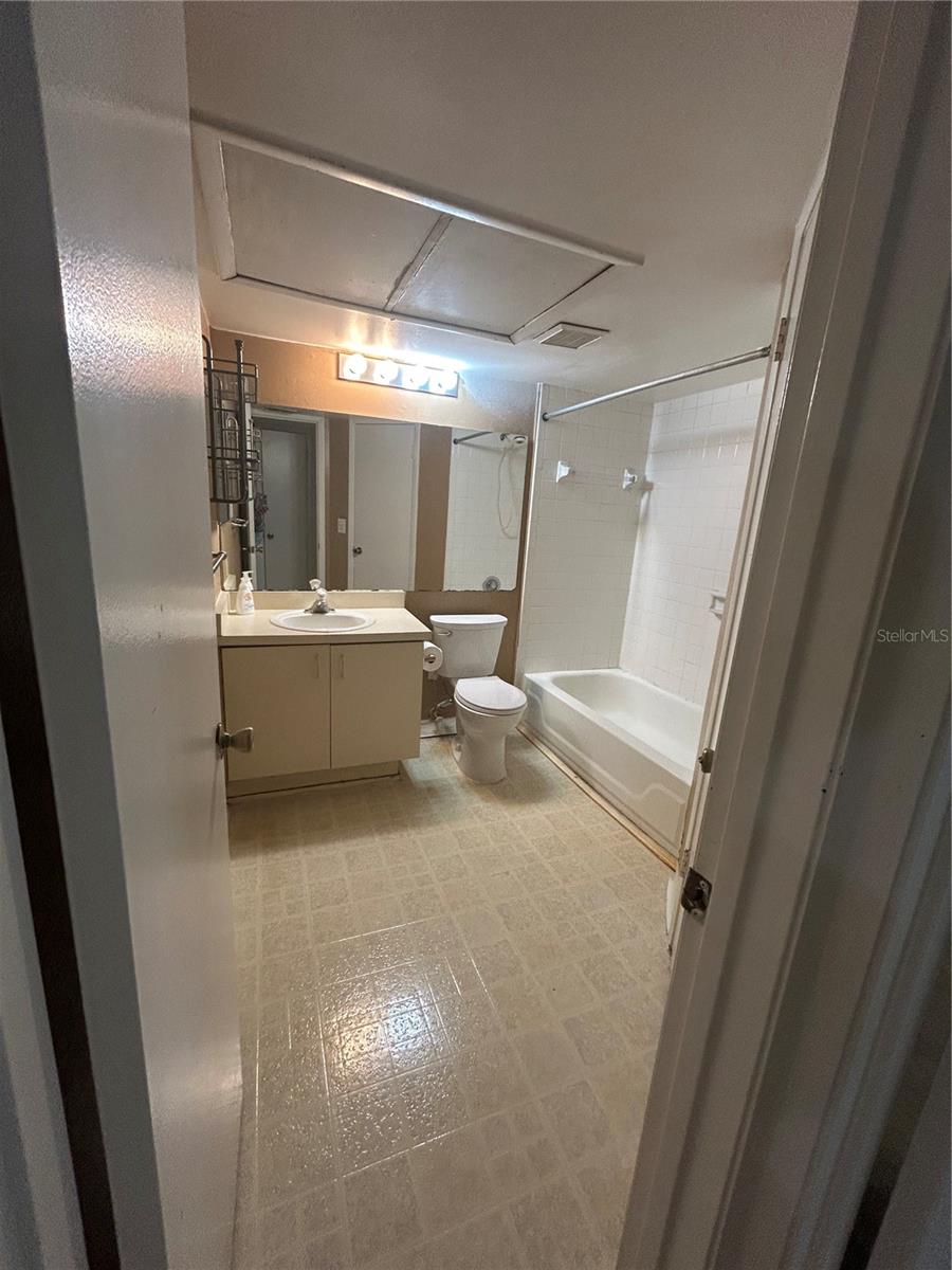380 Lakepointe Drive 202