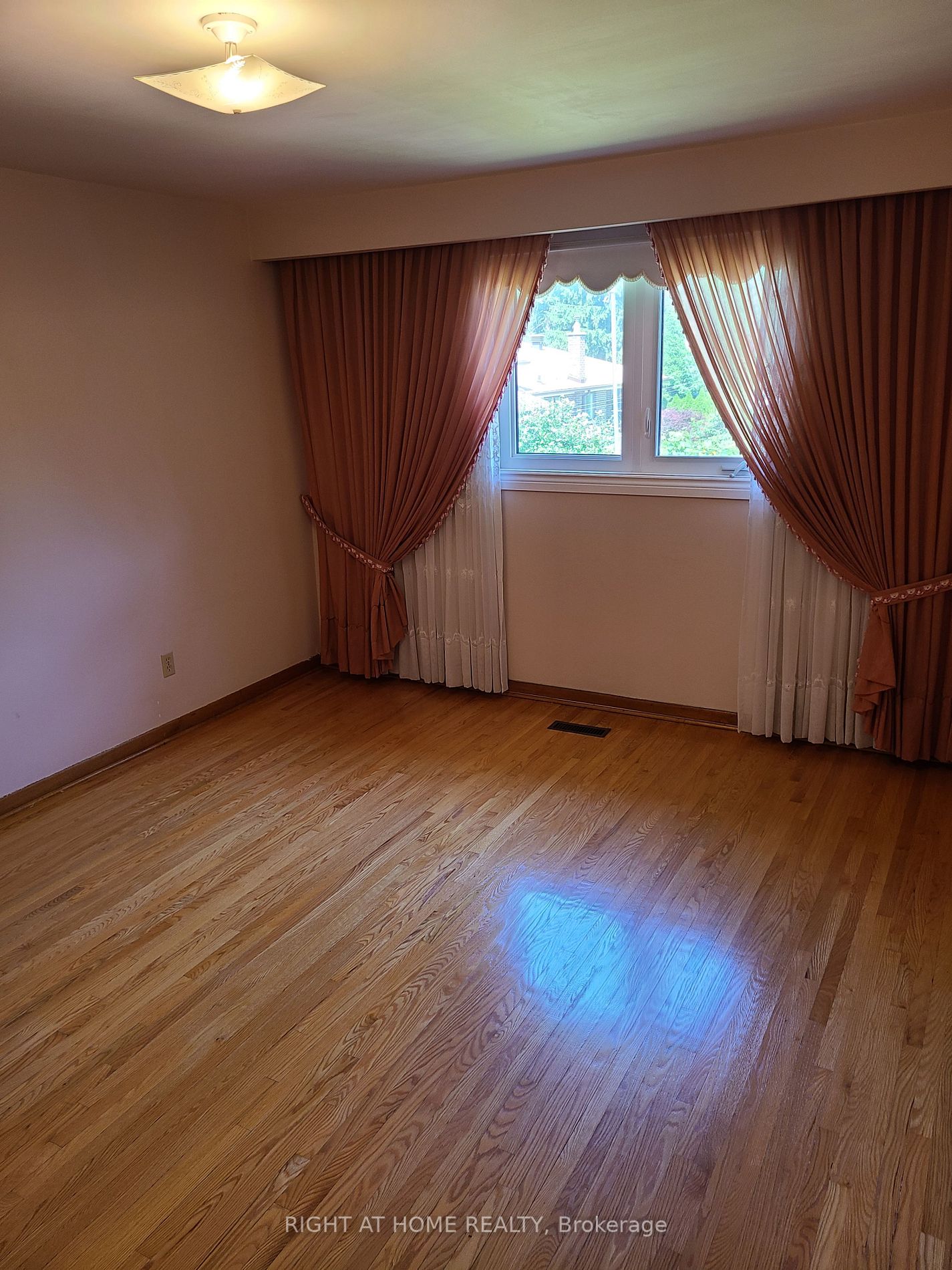 33 Minnacote Ave Main