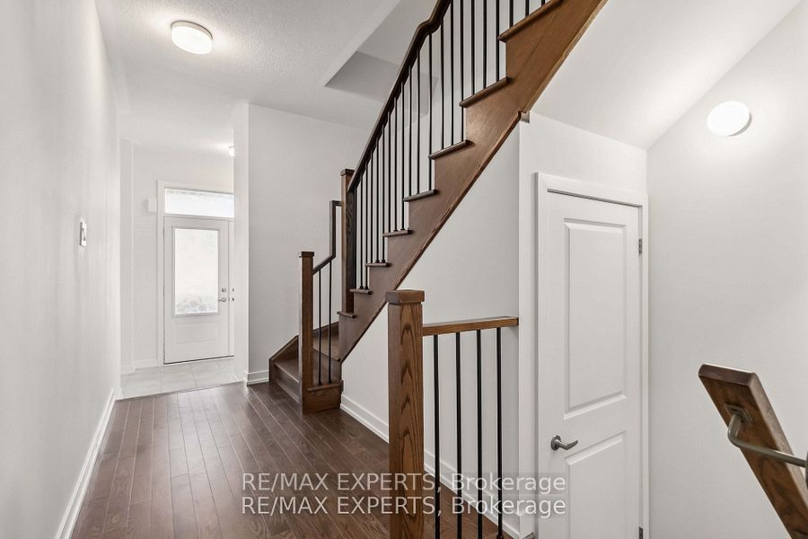 33 Kinloss St