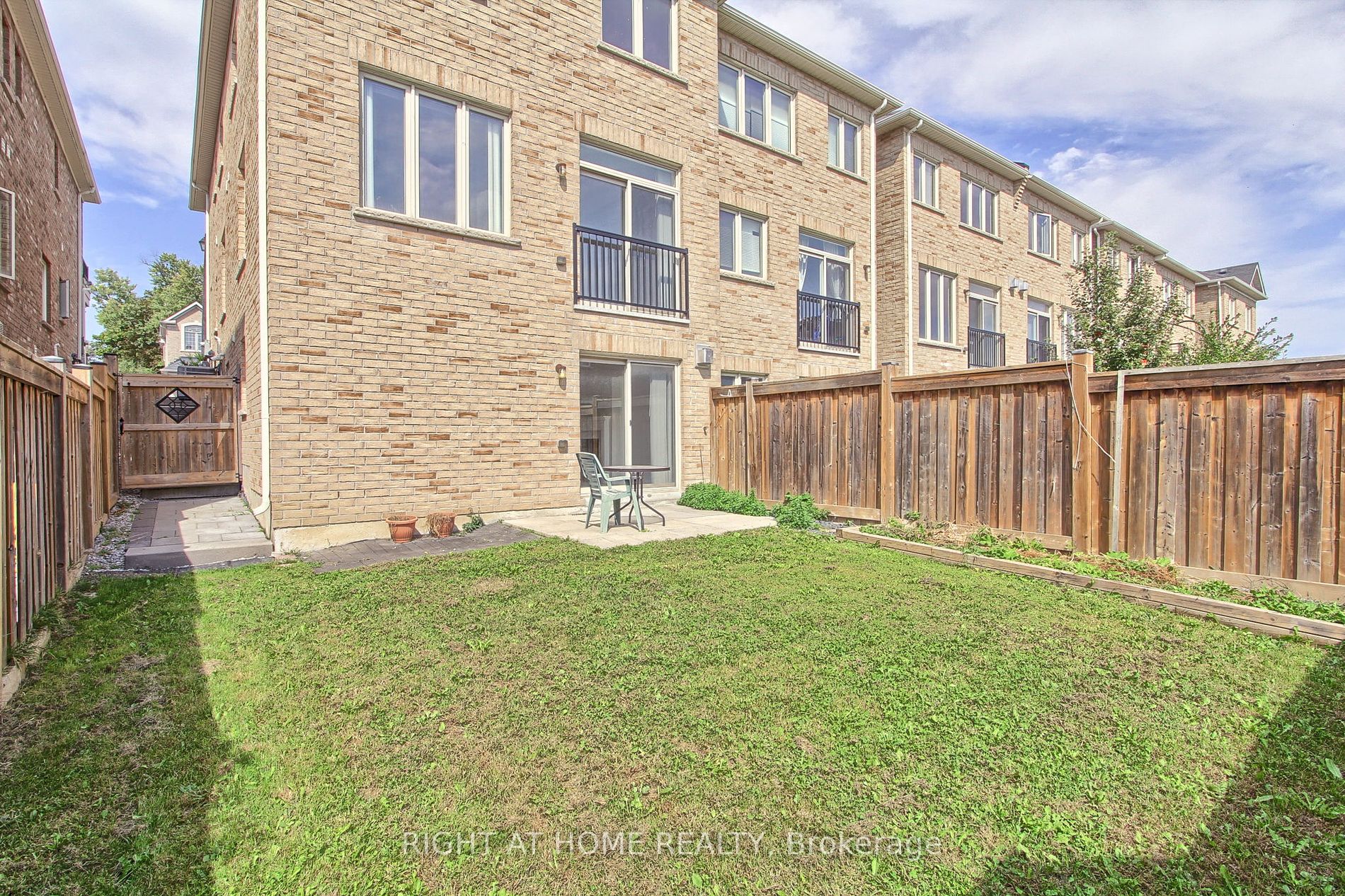 63 Paper Mills Cres