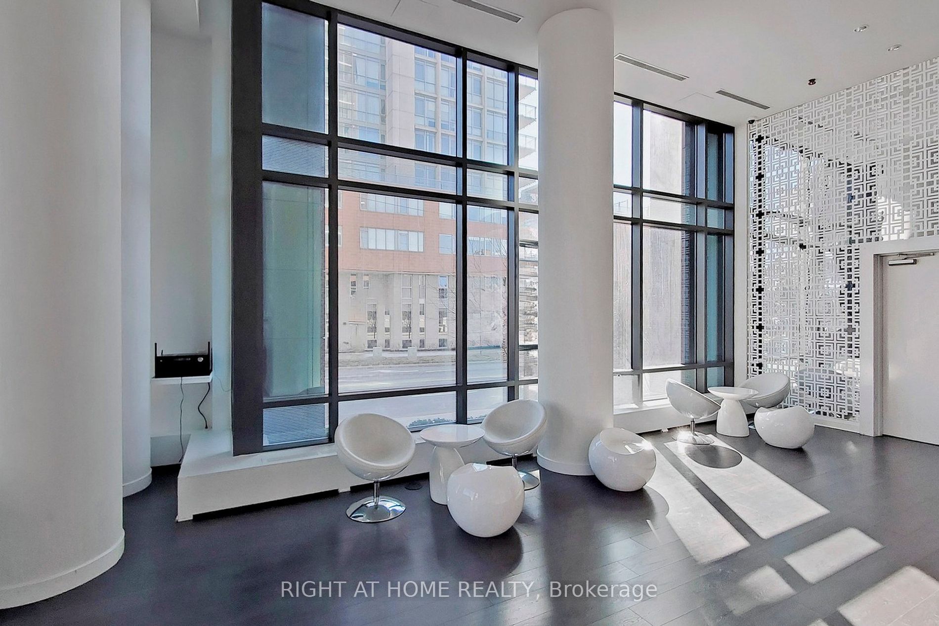 68 Canterbury Pl 902