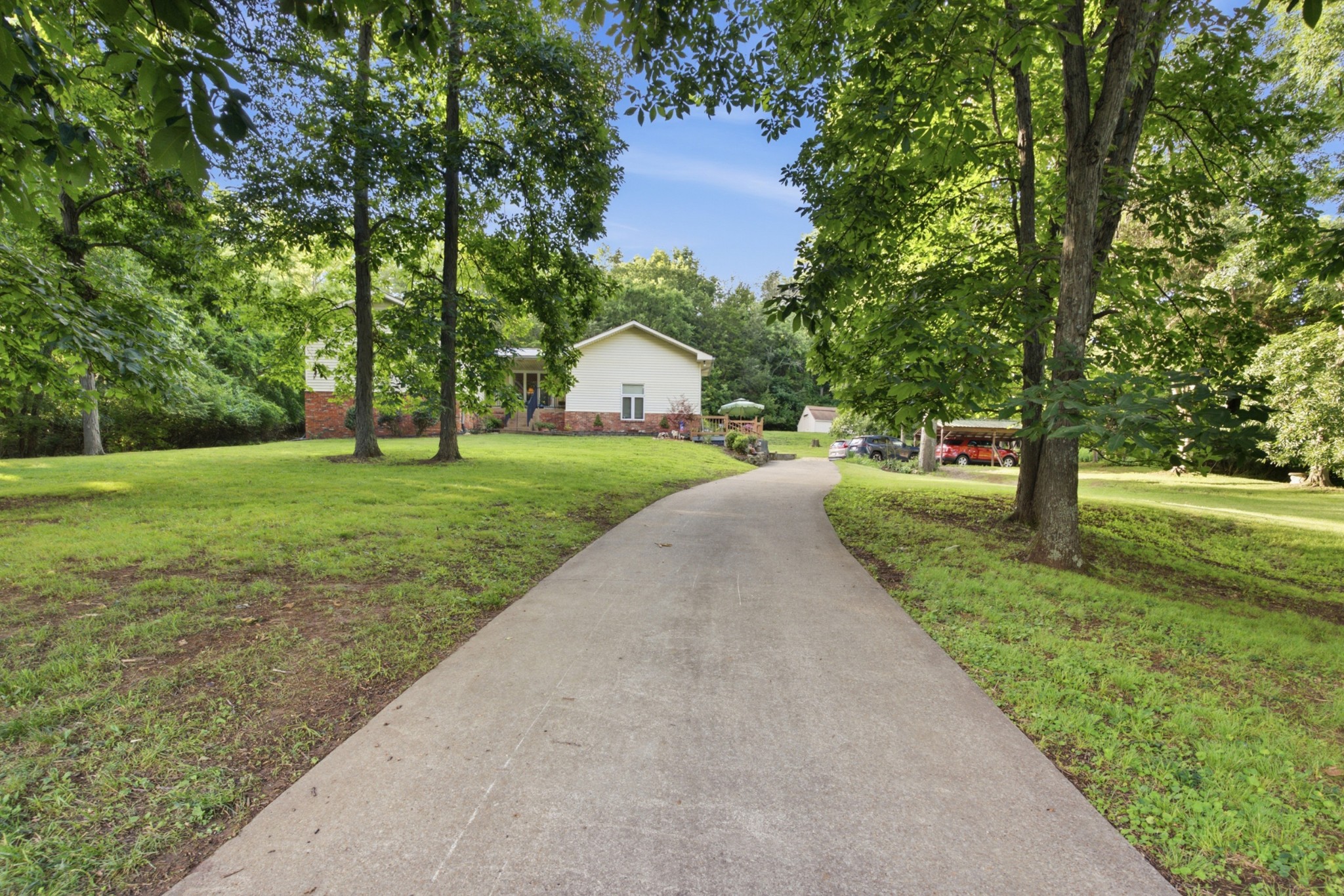 1053 Hillview Dr