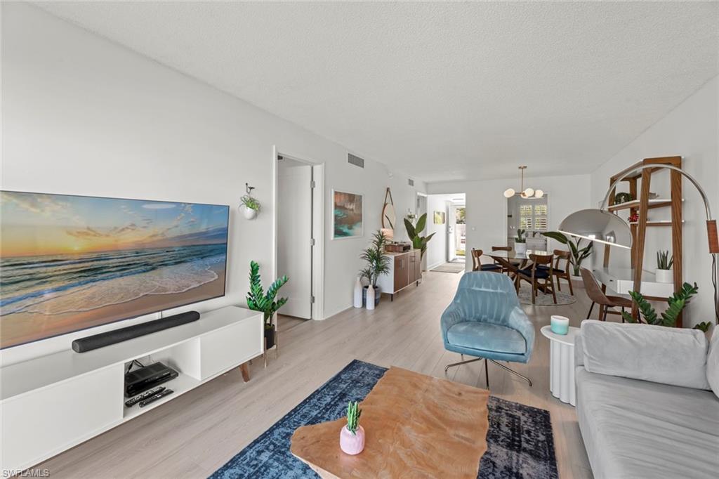1202 Edington Pl B102
