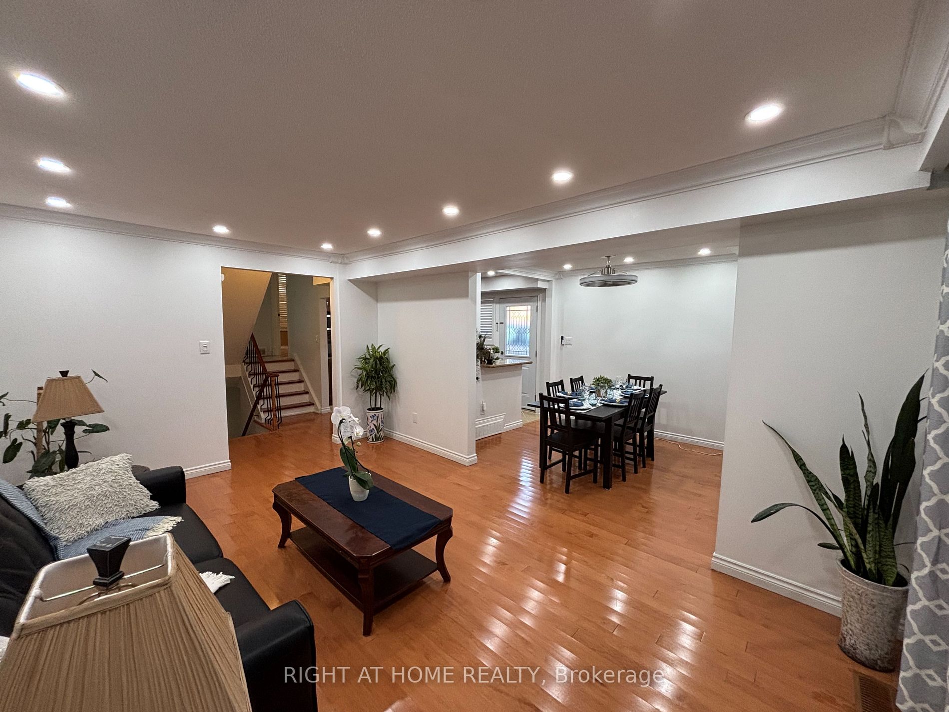 242 Roywood Dr