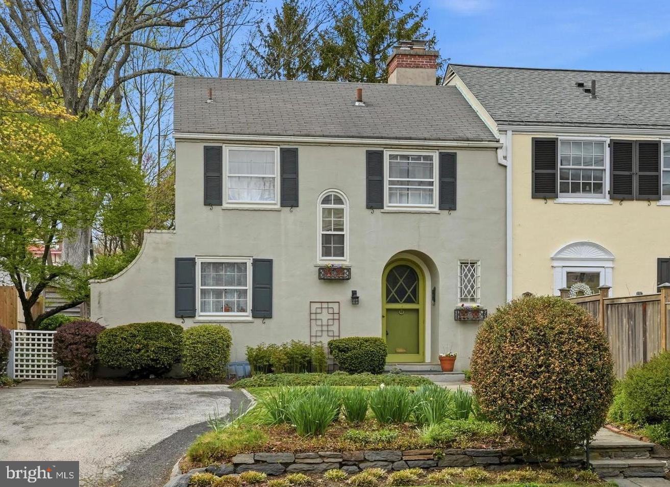 233 E Evergreen Avenue