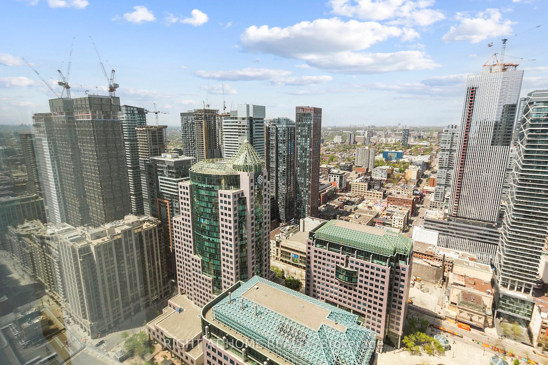 183 W Wellington St 3902