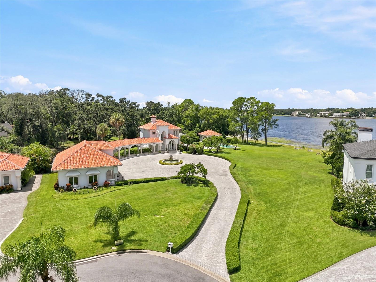 11104 Winthrop Way, Tampa, FL