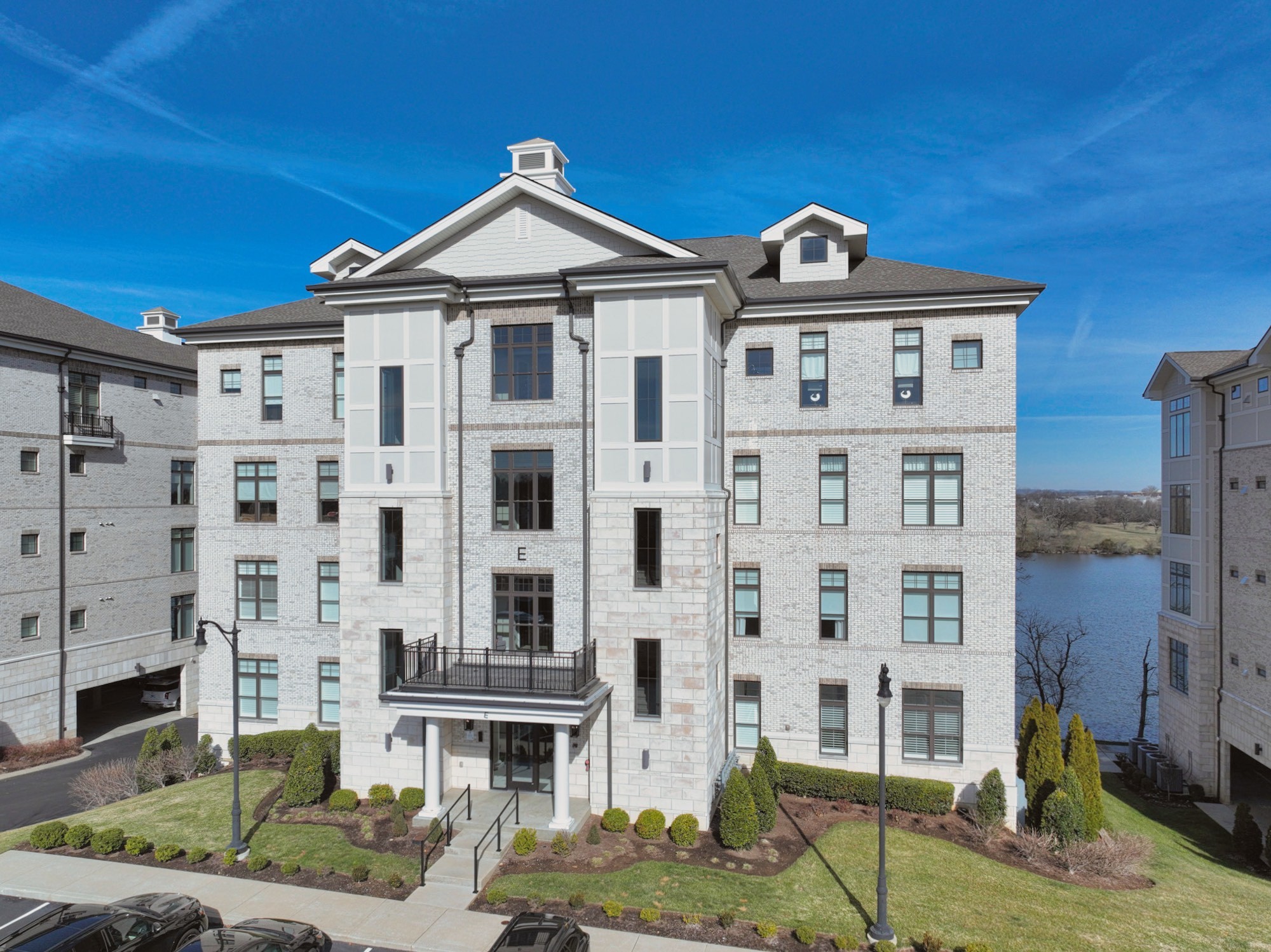 1024 Club View Dr E 103