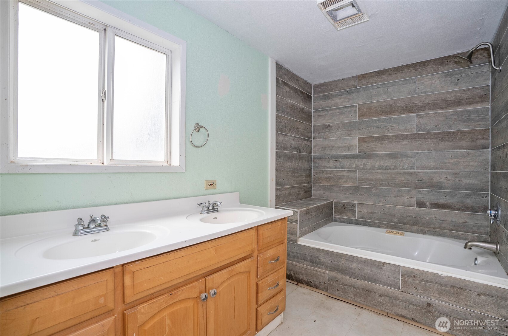 11 E Mox Chehalis Road
