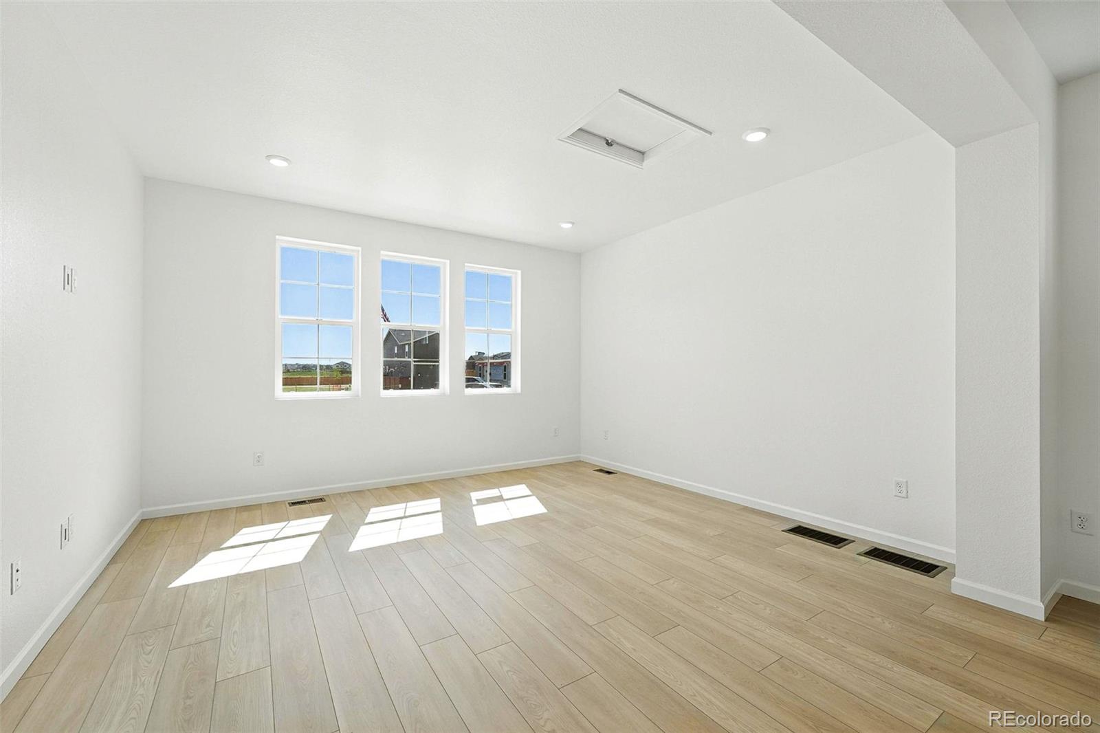 2102 Wagon Wheel Aly