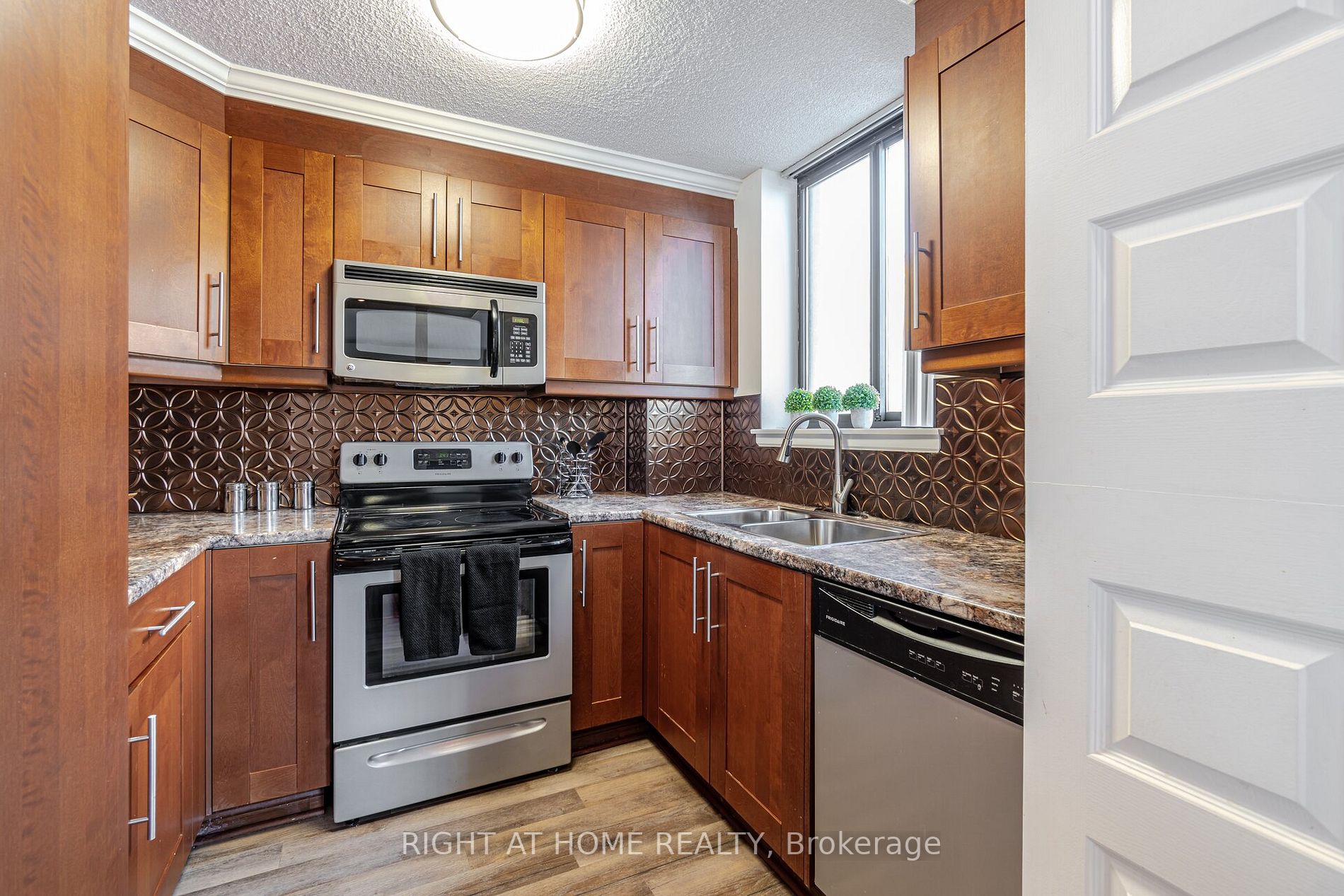 1230 Marlborough Crt 208