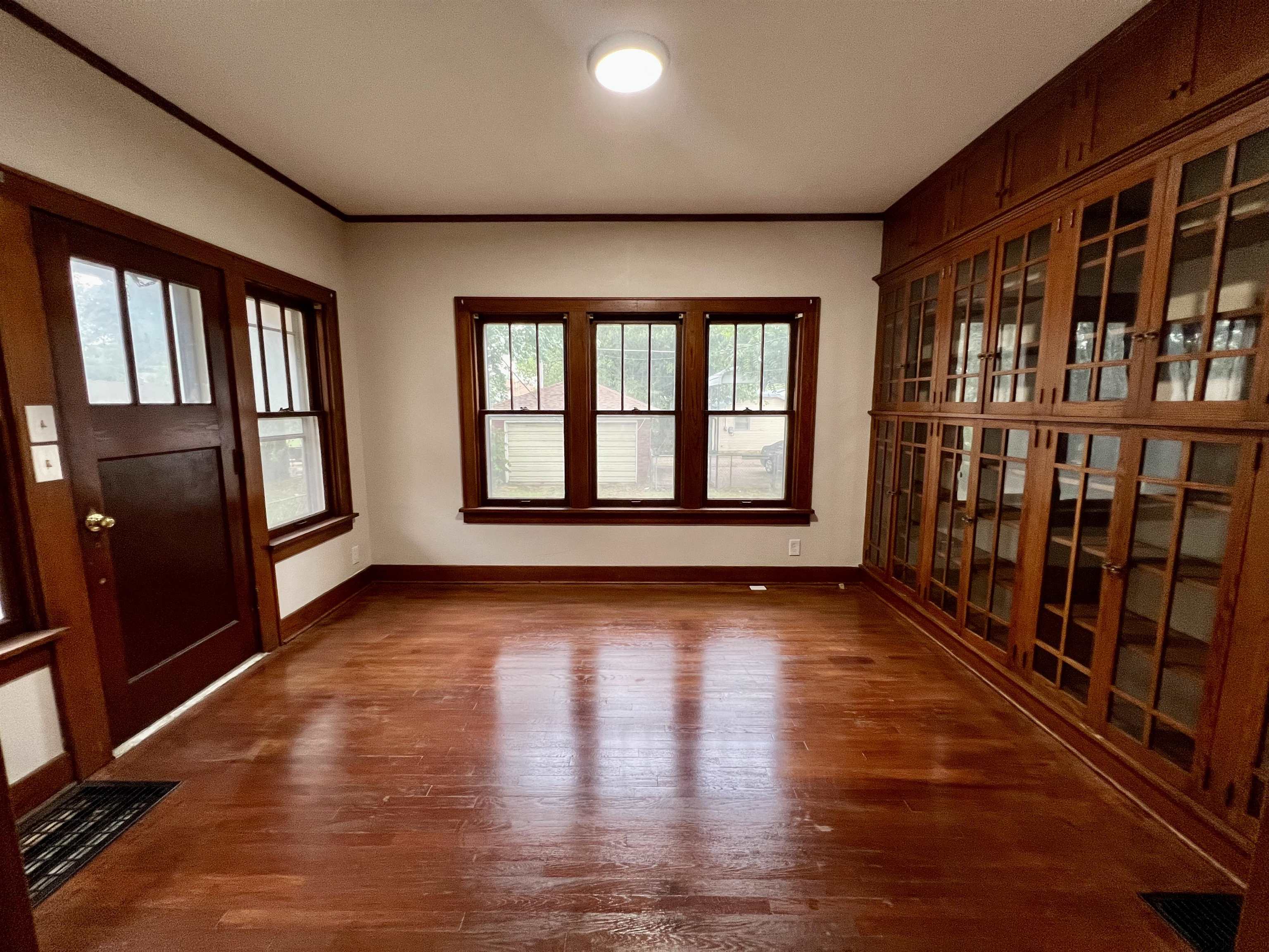 215 N 3rd