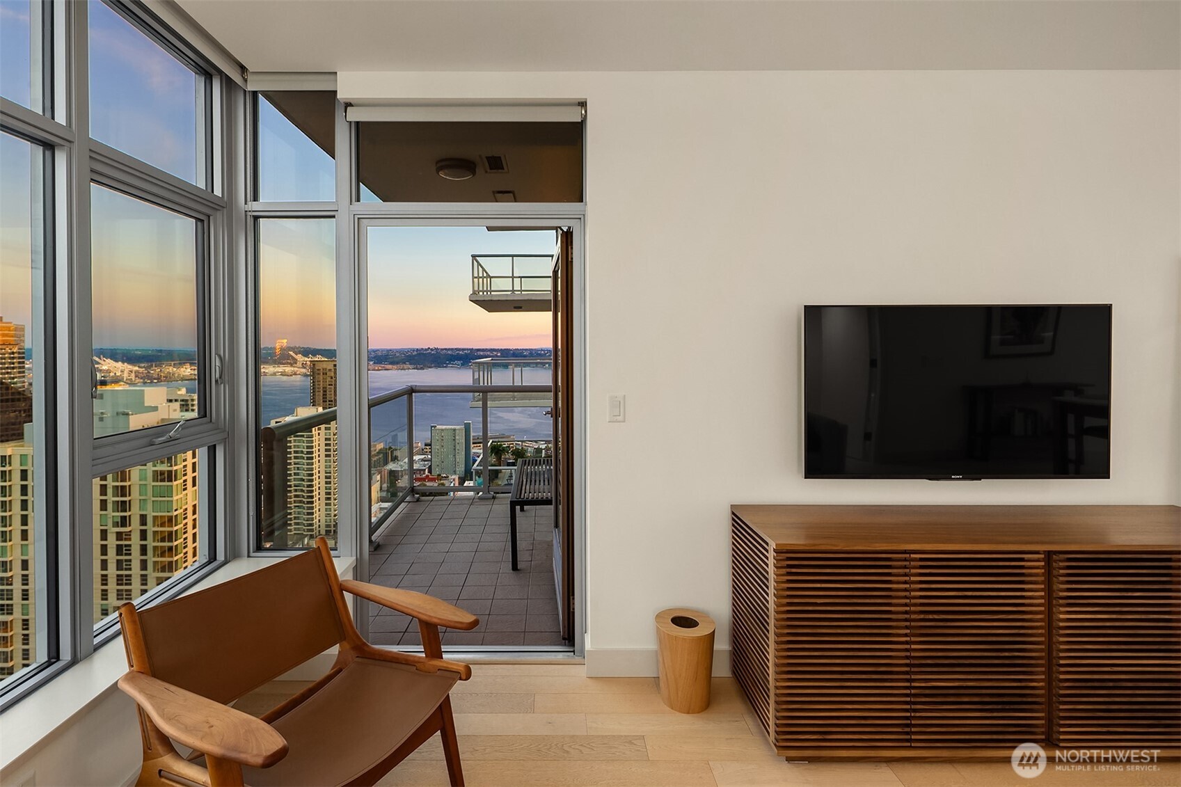 588 Bell Street #3704S, Seattle, WA 98121, listing photograph 7 of the residence