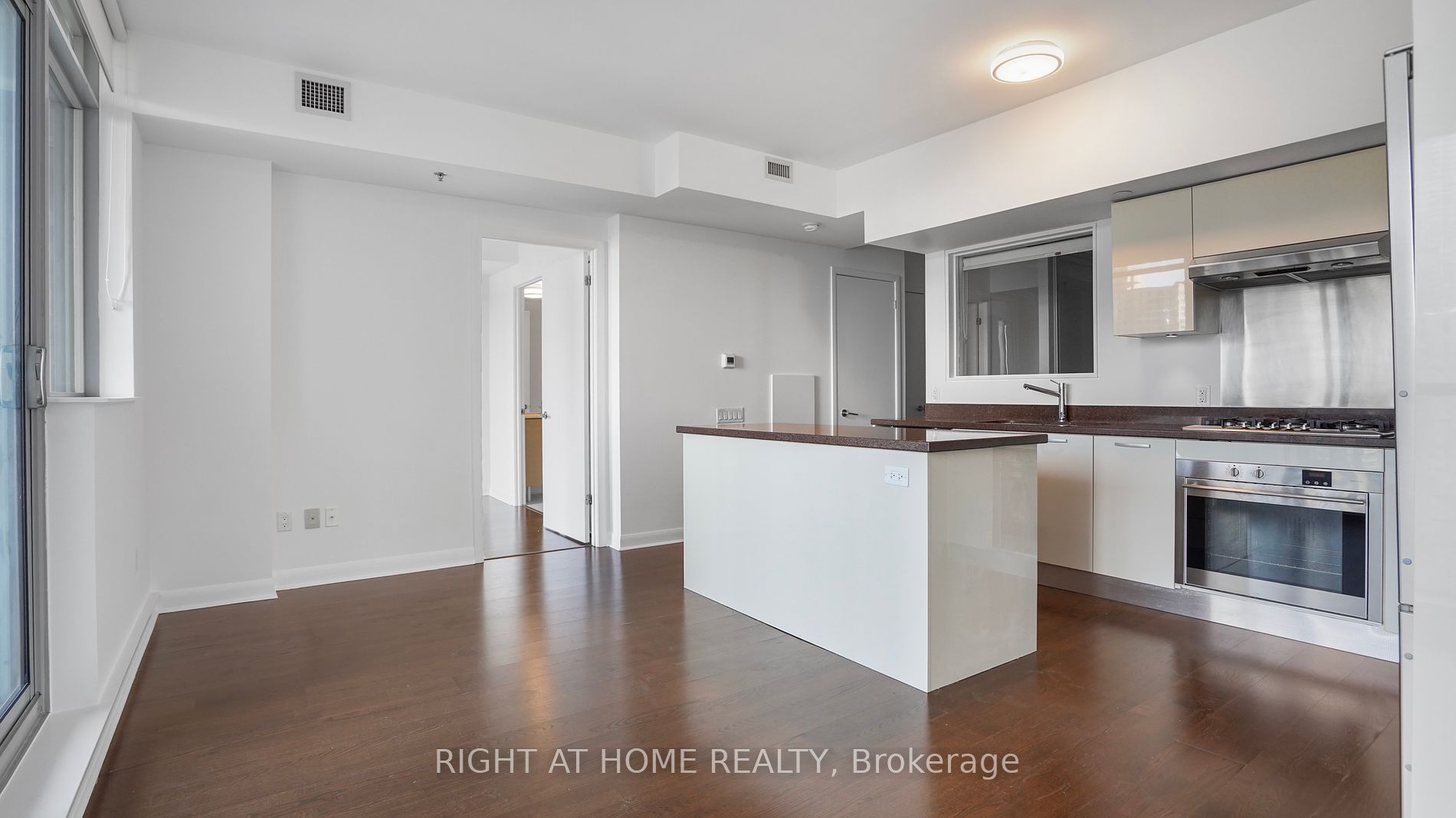 375 W King St 2103