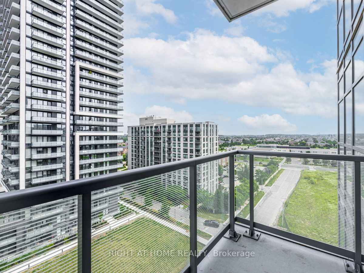 65 E Oneida Cres 1010