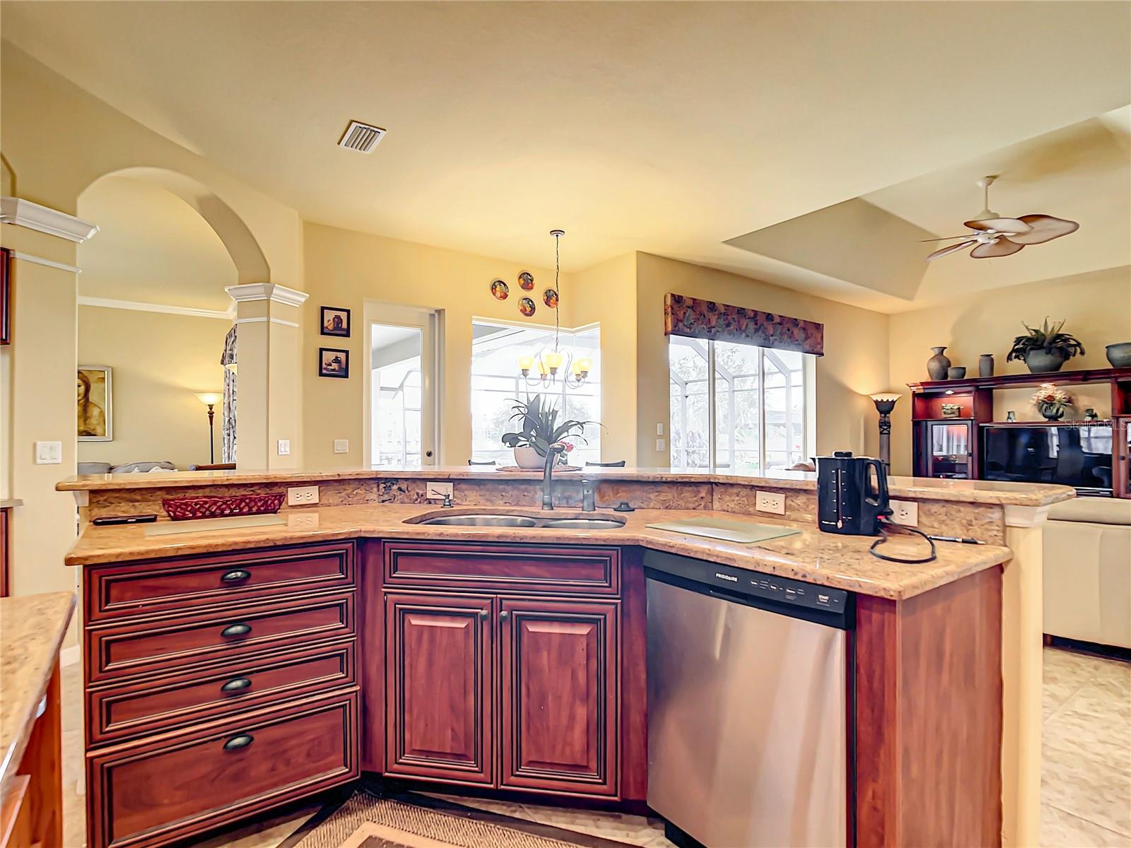 938 Boundary Boulevard