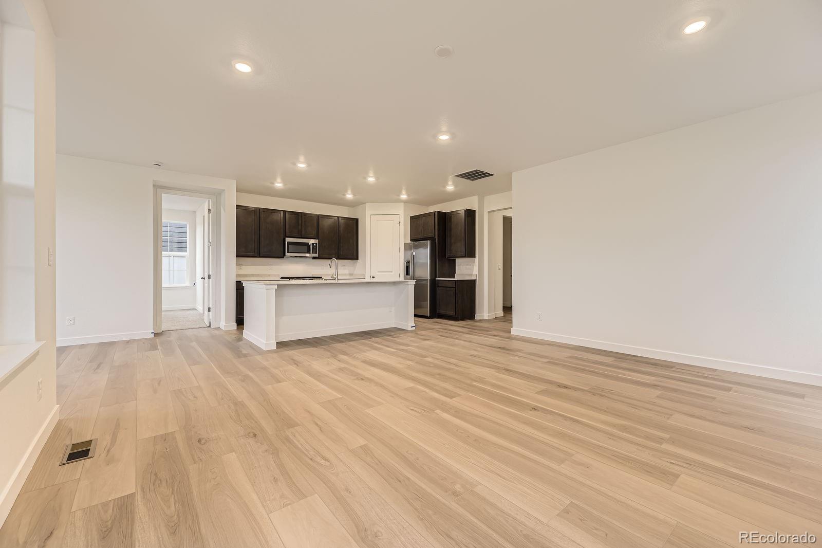 10736 Snowdon Street