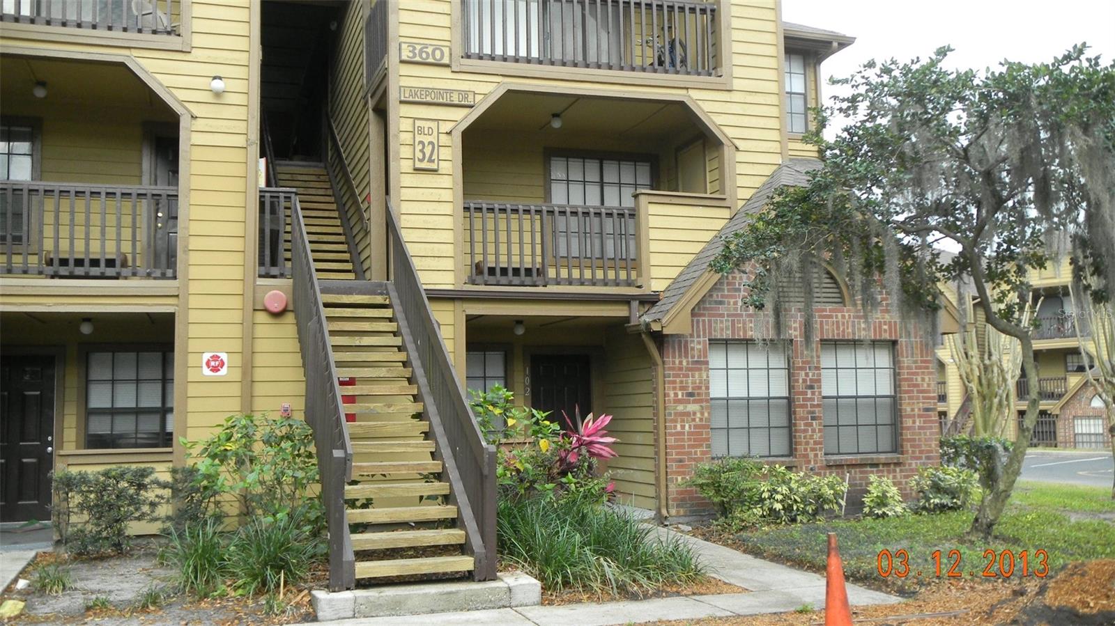 360 Lakepointe Drive 202