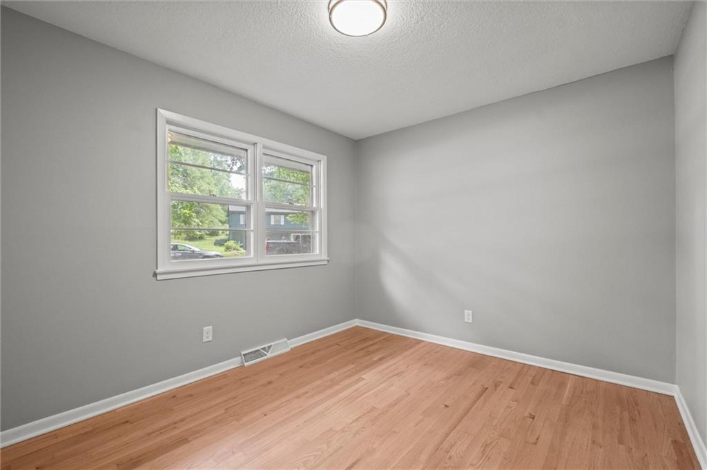 6100 Englewood Avenue