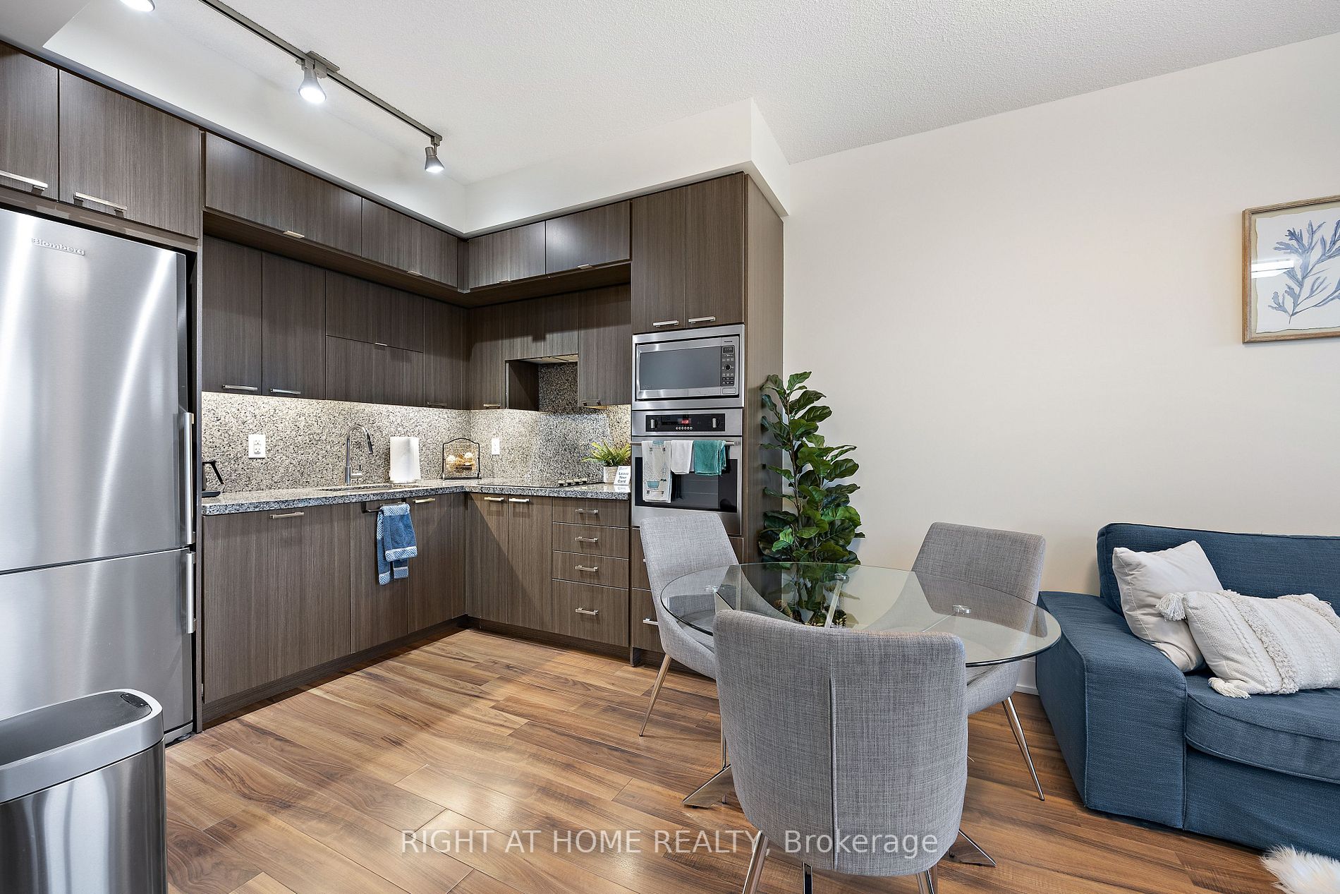 120 Harrison Garden Blvd 908
