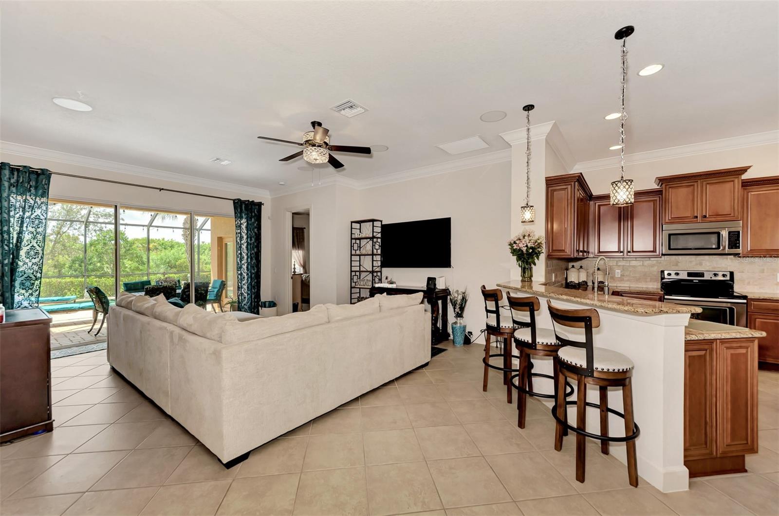 13104 Creekside Lane