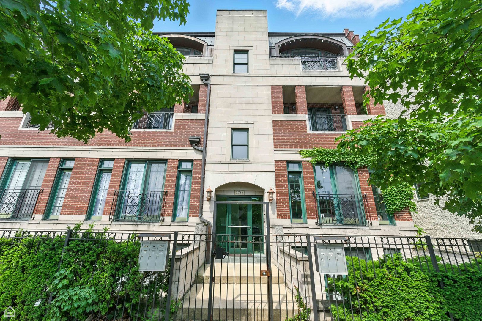 FULL WALK THRU VIDEO ON VIRTUAL TOUR BUTTON. 2300 sqft Duplex Down on a quiet one way street in Lincoln Park that was just renovated -newer kitchen, newer appliances, new lighting, newer lower level carpet, high end repaint including doors and trim, refinished floors and newer marble master bath. Great location that gives you both Prescott elementary and Lincoln Park high school -both top 20 Chicago schools. 4 Blocks from incredible Hamlin Park (basketball, pool, tennis, dog park, 4 baseball fields, new outdoor kids park, and great club house), Wrightwood park and Chi Che Wang park. Great highway access, close to metra and 40 min to downtown from brown line. Extremely functional floor plan with east facing open concept kitchen, family and dining room. Full bathroom with large bedroom and den finish off the floor. Lower Level has large master with 2 walkins, fireplace, private brick paver patio & brand new master bath. Oversized 2nd bedrm w/massive walk in closet. Home has side/side washer dryer, 6 massive closets/all organized, 2nd prvt deck off the back & 3 prking incl (single spot and the tandem) Amazing amount of storage. W/D is newer  All kitchen appliances from 2018, Furnace/AC 2004.   2023 TAXES: $12,053, HOA: $365.  Reserves over 20k. no planned specials.  Whole building was just tuckpointed and sealed.
