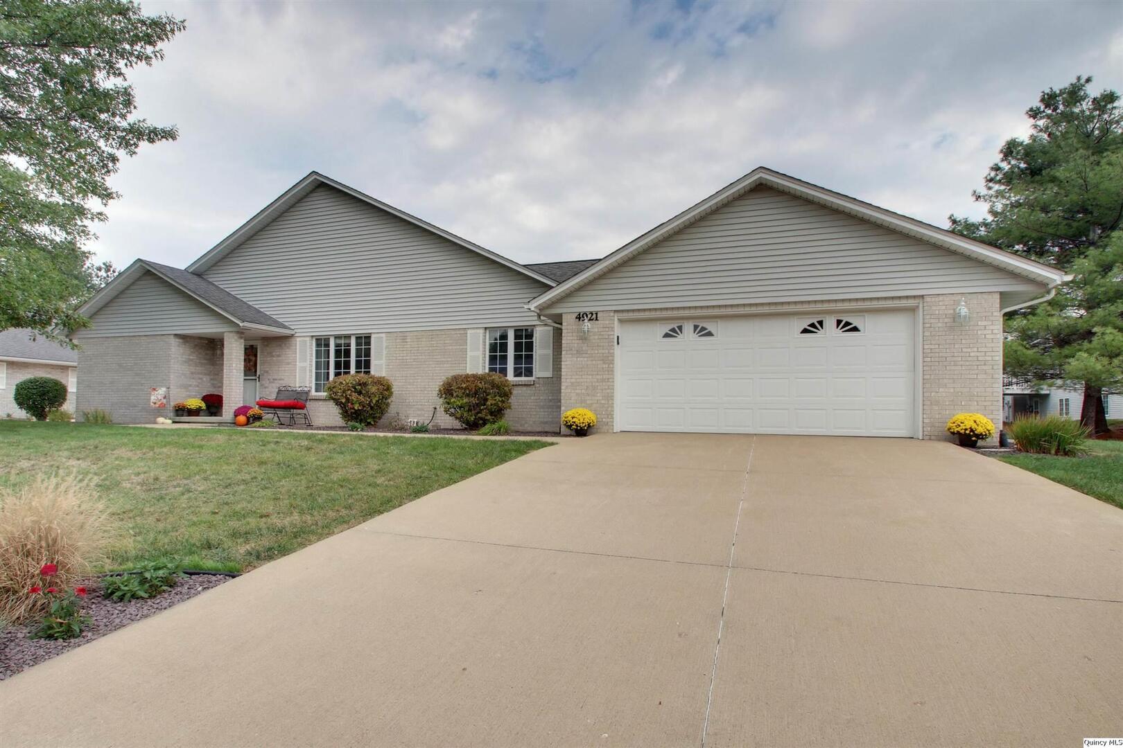 4921 Lake View Drive