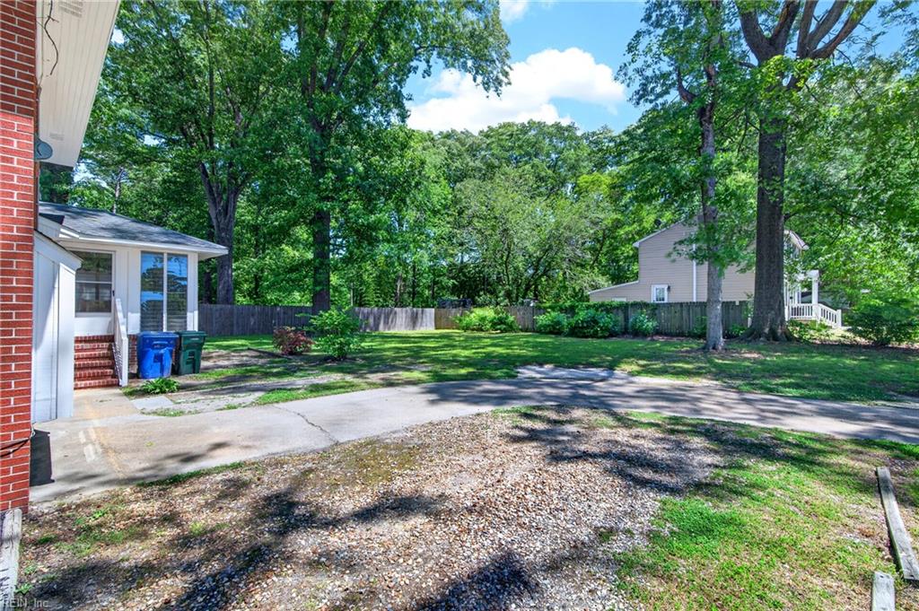 2 Larchmont Crescent