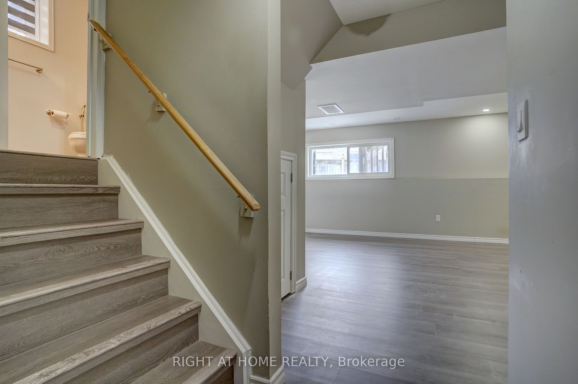 1087 Beneford Rd
