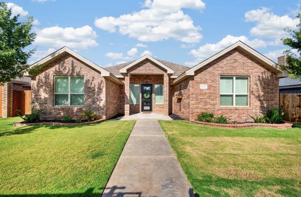 BEAUTIFUL 3 BED 2 BATH HOME FEATURING AN OPEN FLOOR PLAN WITH A SPACIOUS LIVING AREA, FIREPLACE, AND A GORGEOUS KITCHEN WITH A LARGE ISLAND AND LOTS OF CABINET SPACE. THE PRIMARY SUITE OFFERS A SPACIOUS BATHROOM AND GENEROUS WALK IN CLOSET. FEATURES A  COVERED BACK PATIO AND WELL MAINTAINED BACKYARD. COMPLETE WITH A 3 CAR GARAGE AND BEAUTIFUL FINISHES THROUGHOUT!