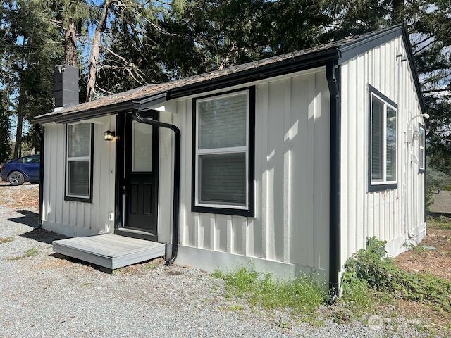 Welcome to this thoughtfully designed 574 sqft home! A cozy and well-maintained space that's perfect for simple, comfortable living. With 1 bedroom and 1 bathroom, it offers just the right amount of space for a first-time buyer, downsizer, or anyone looking for a low-maintenance home. The layout makes smart use of every inch, with a bright, open living area and tasteful finishes throughout. This home has been well cared for and offers a clean, updated feel throughout, making it a warm and inviting place to call home. Schedule a tour and come view today!