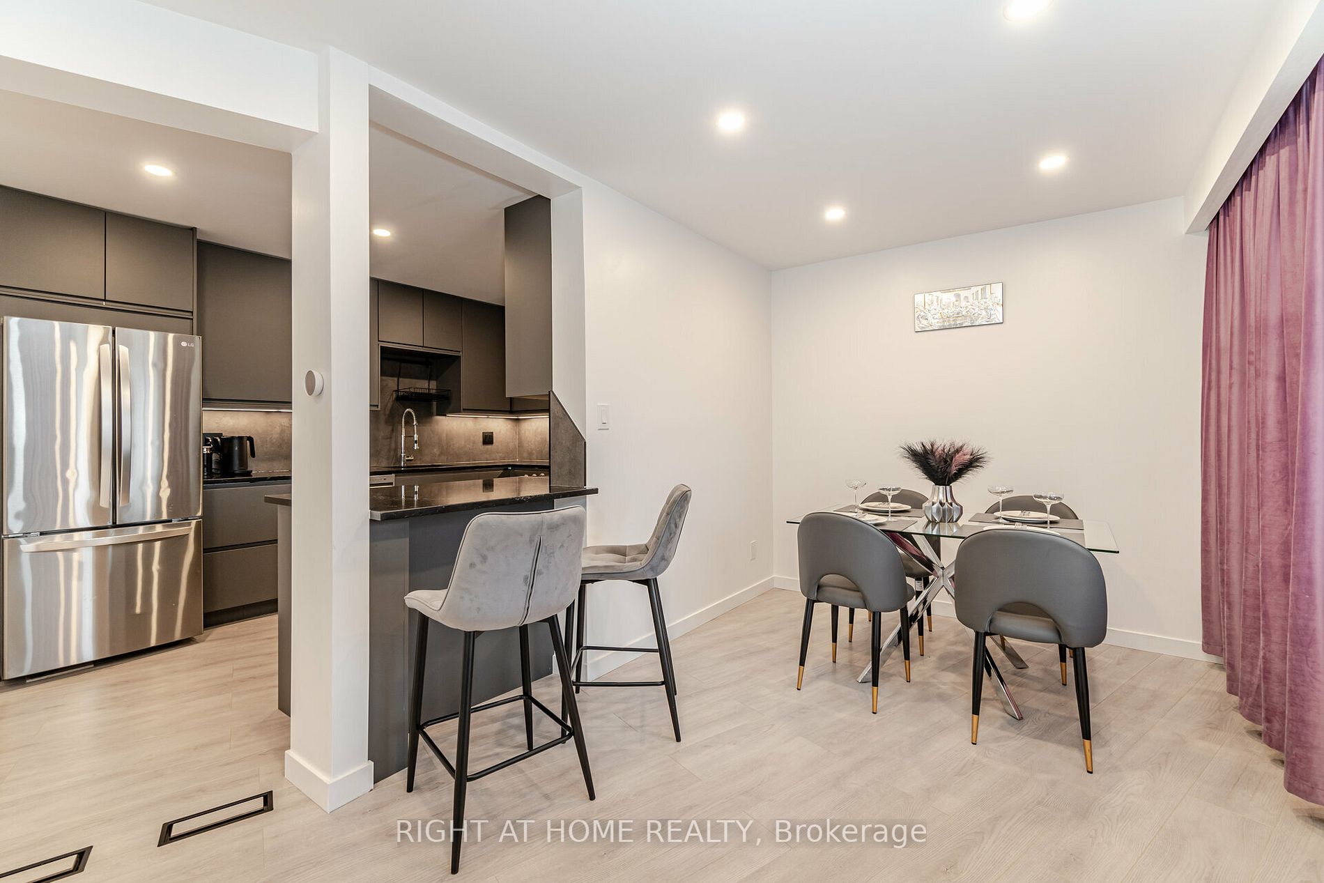 2120 E Rathburn Rd 72