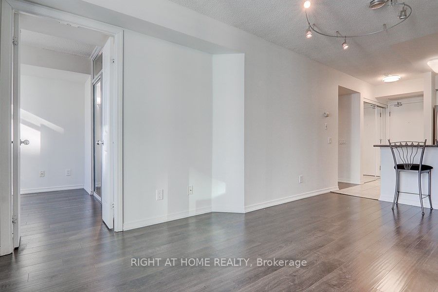 28 Harrison Garden Blvd 2110