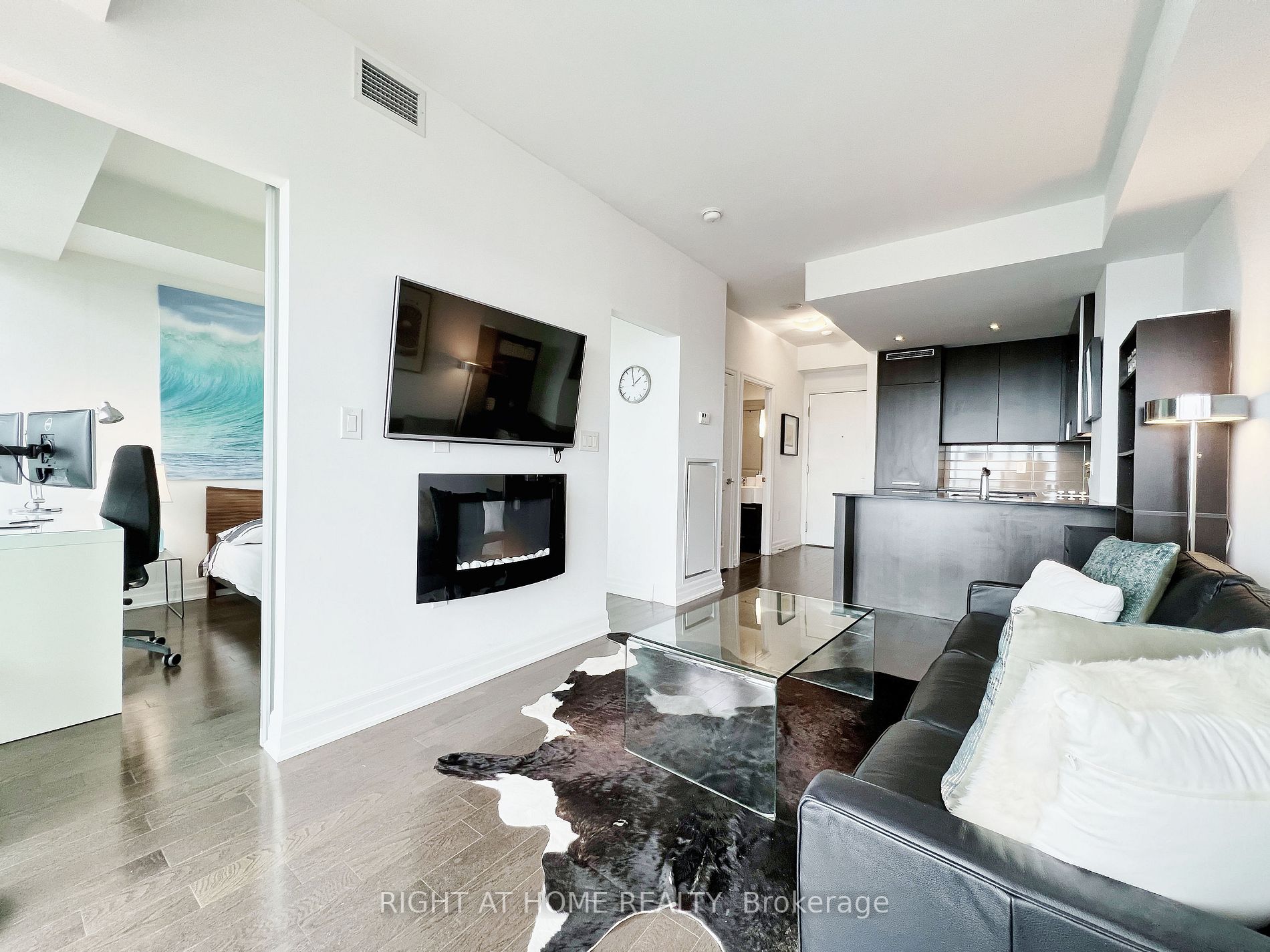 8 The Esplanade N/A 3709