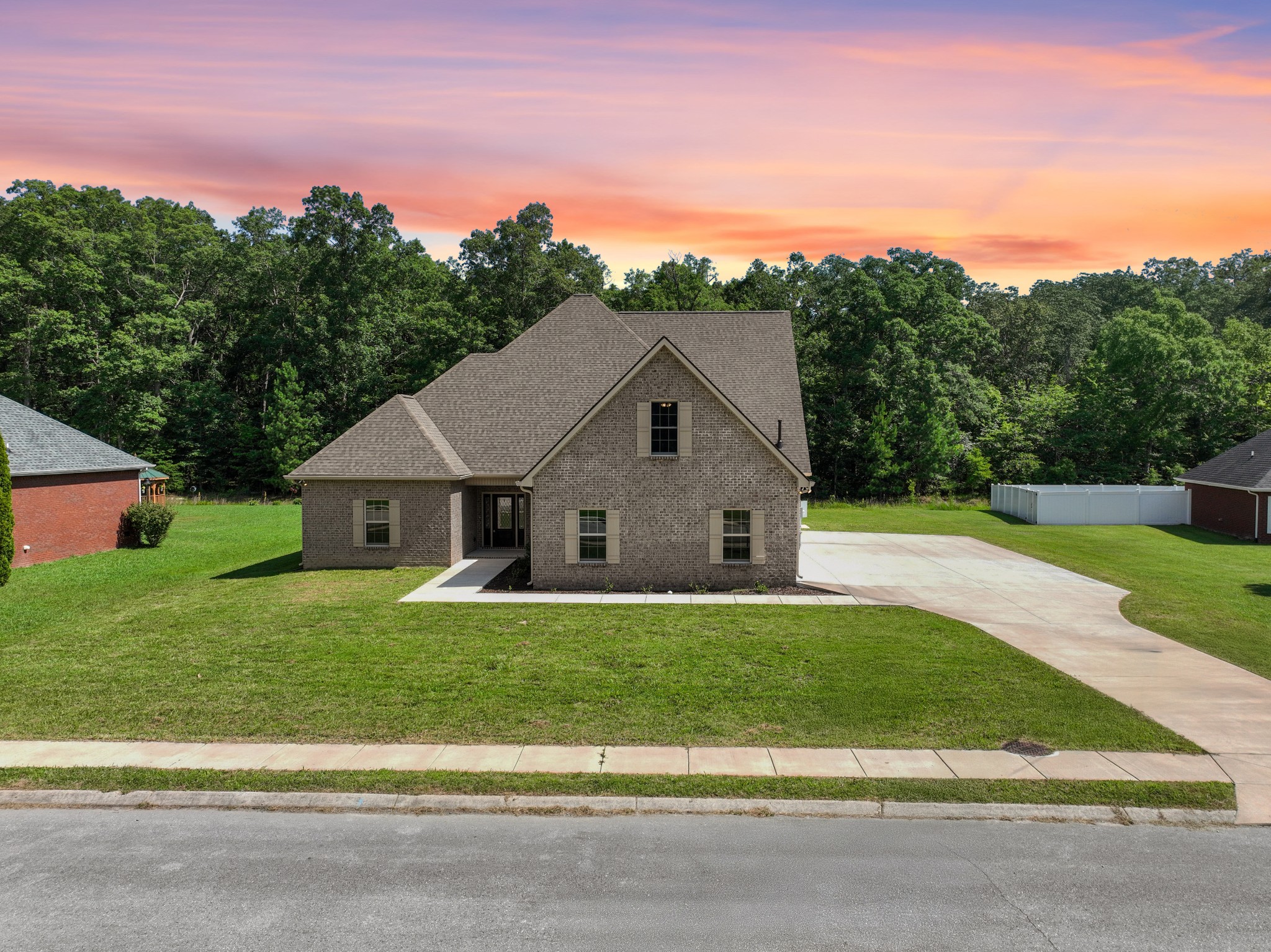 195 Hamilton Ct — sold
