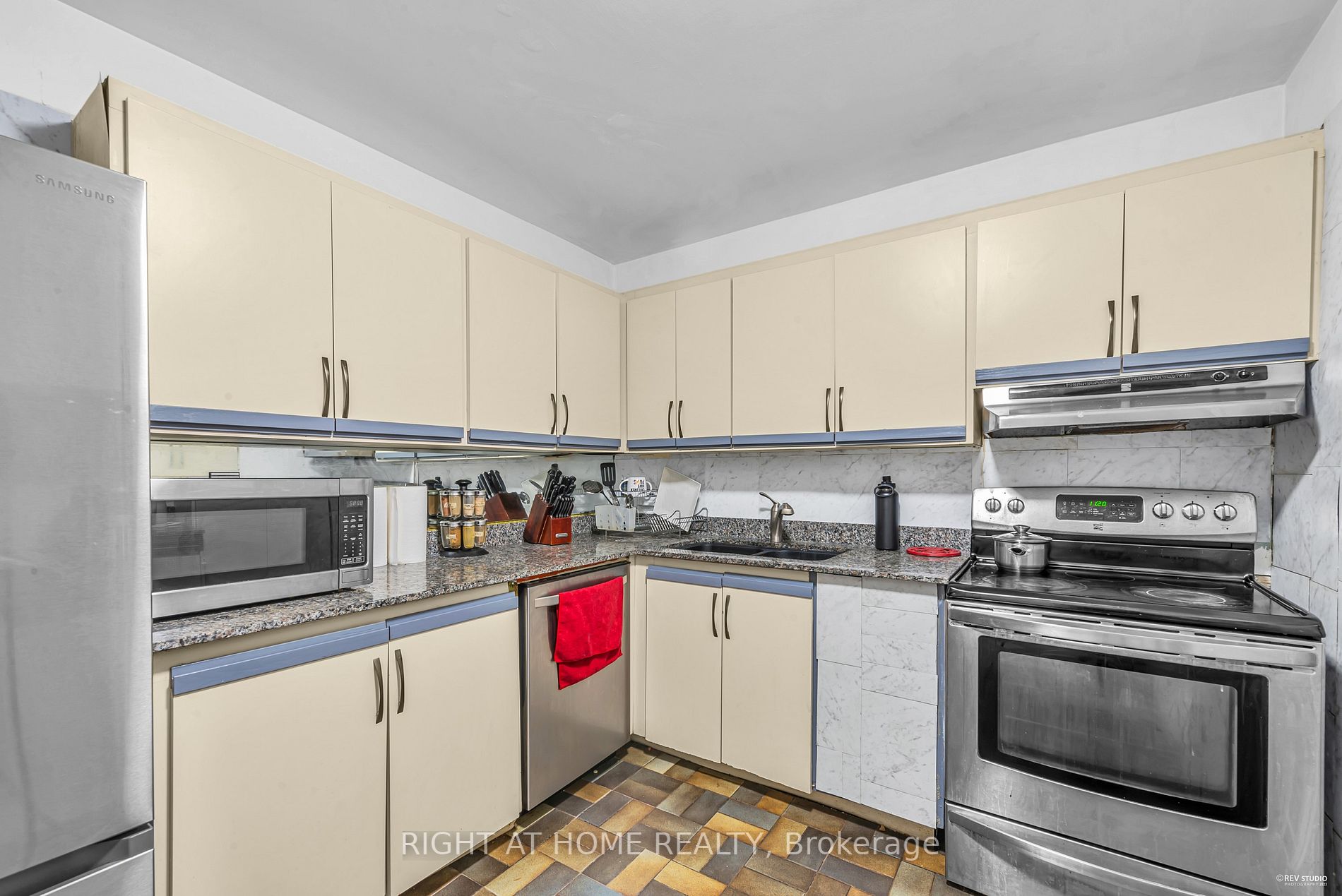 2323 Confederation Pkwy 408