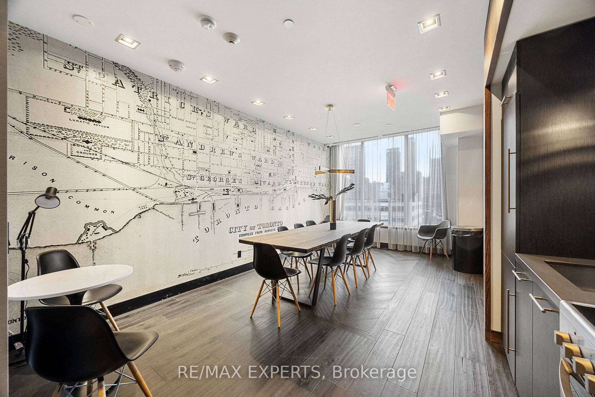 435 W Richmond St 802