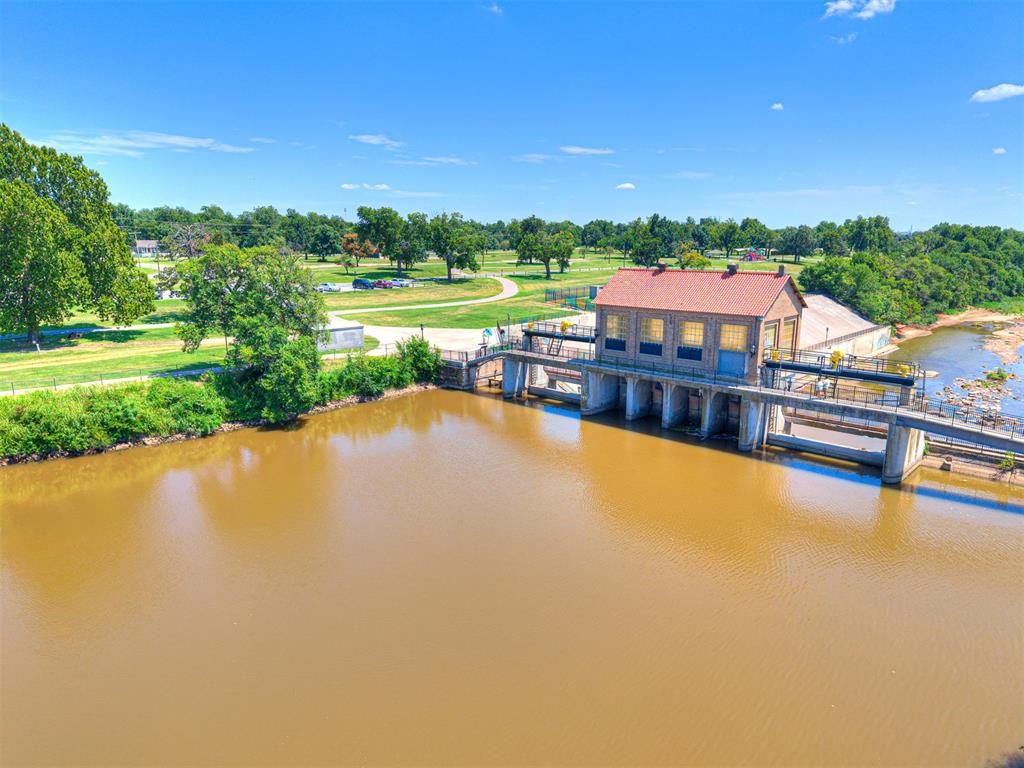 2312 Overholser Court