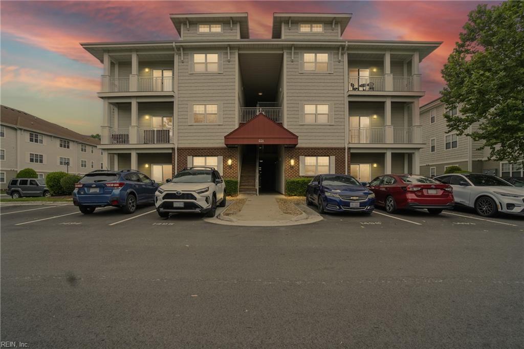 924 Southmoor Drive 204, Virginia Beach, VA 